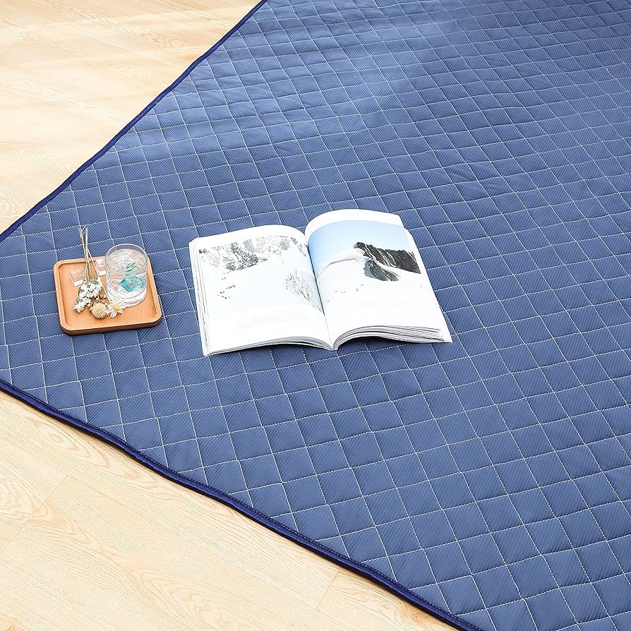 Amazon｜極涼 ひんやりラグ 夏用 カーペット 1.5帖 接触冷感