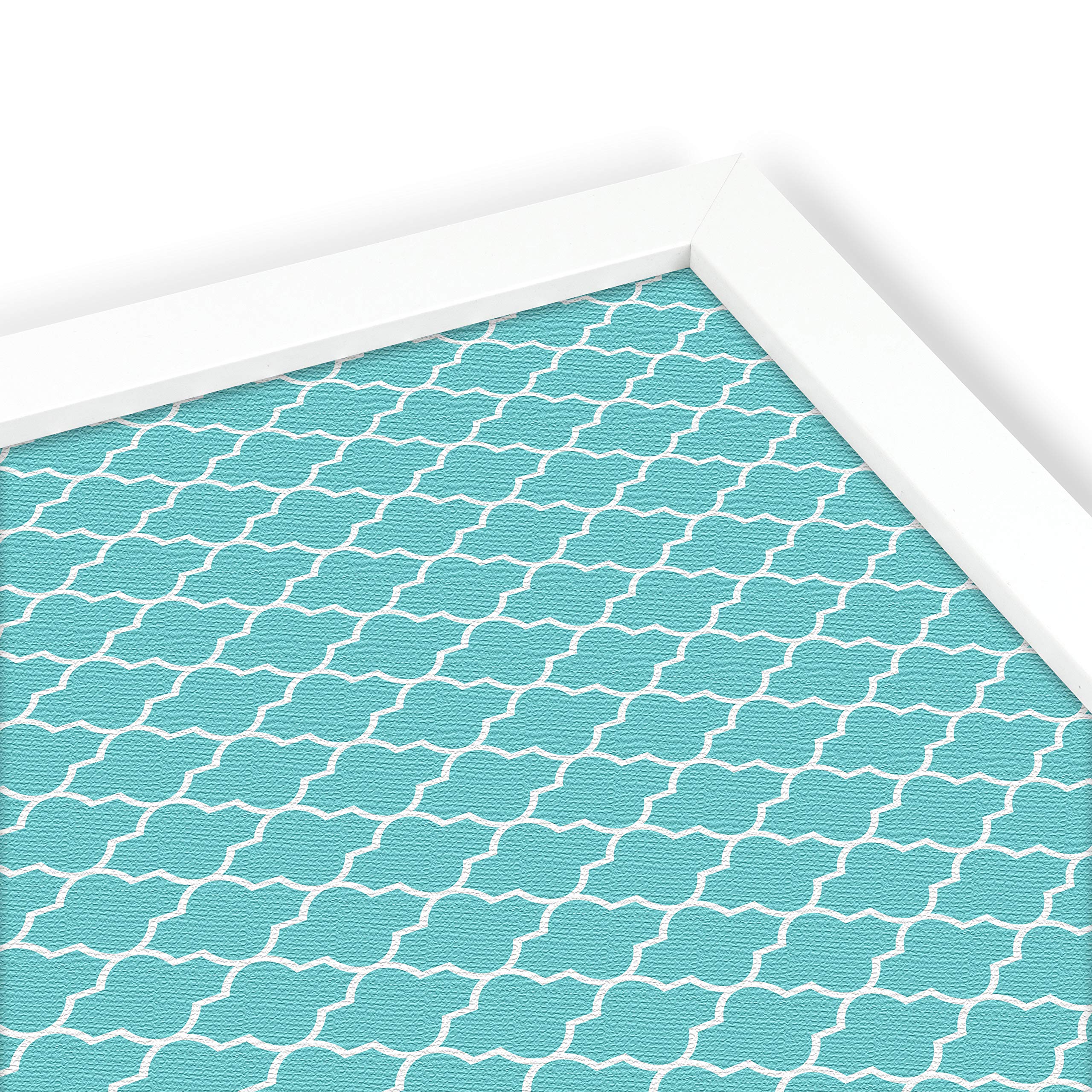 PinPix PinPix-278 Pinnwand aus Kork, 60,8 x 50,8 cm, Quadrefoil Aqua-Posterboard mit Leinwand-Stil, gerahmt in satiniertem weißem Rahmen (PinPix-278)