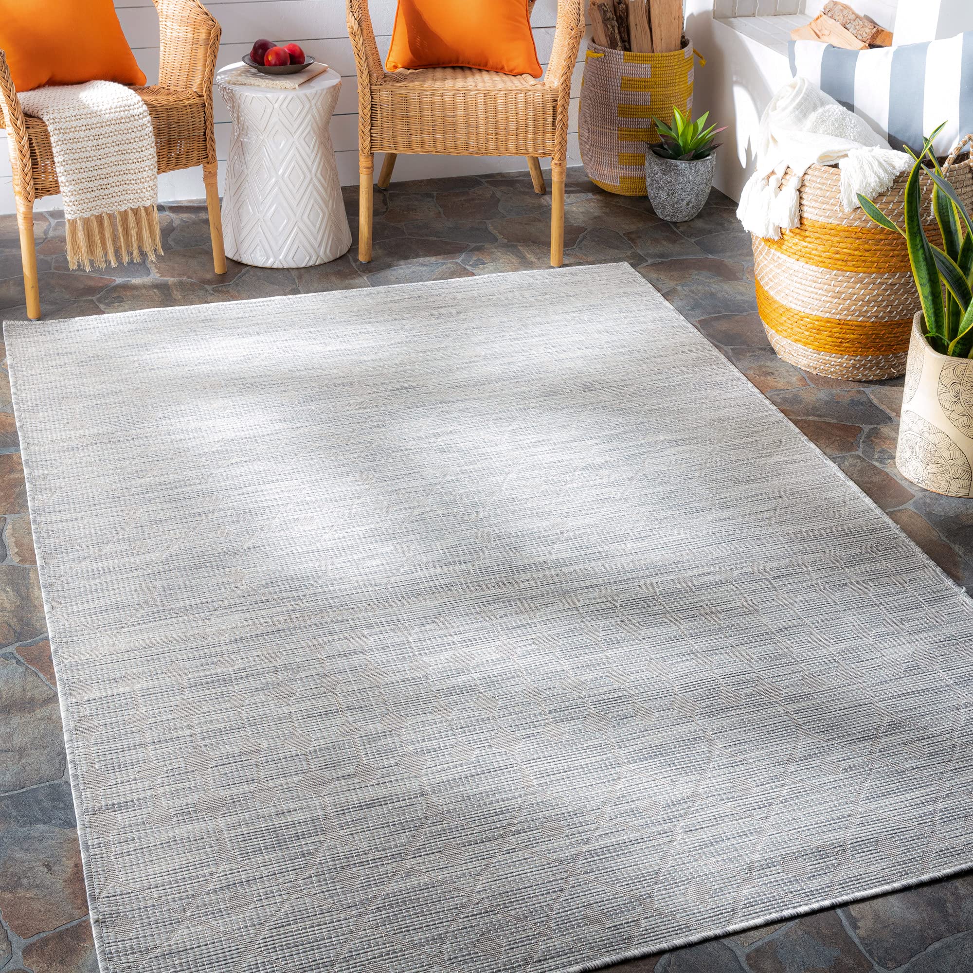Artistic Weavers Riva Outdoor Global Area Rug, 2'6" x 4', Light Gray