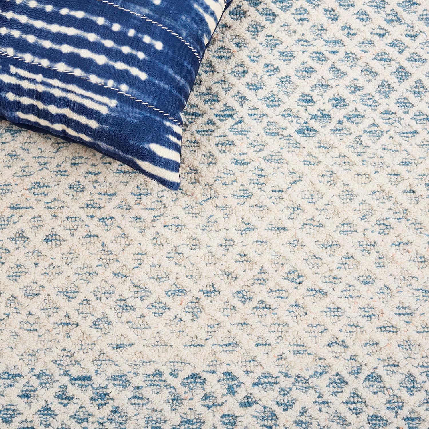 Ivory and Blue Hand-Tufted Wool Area Rug, 5' x 8'