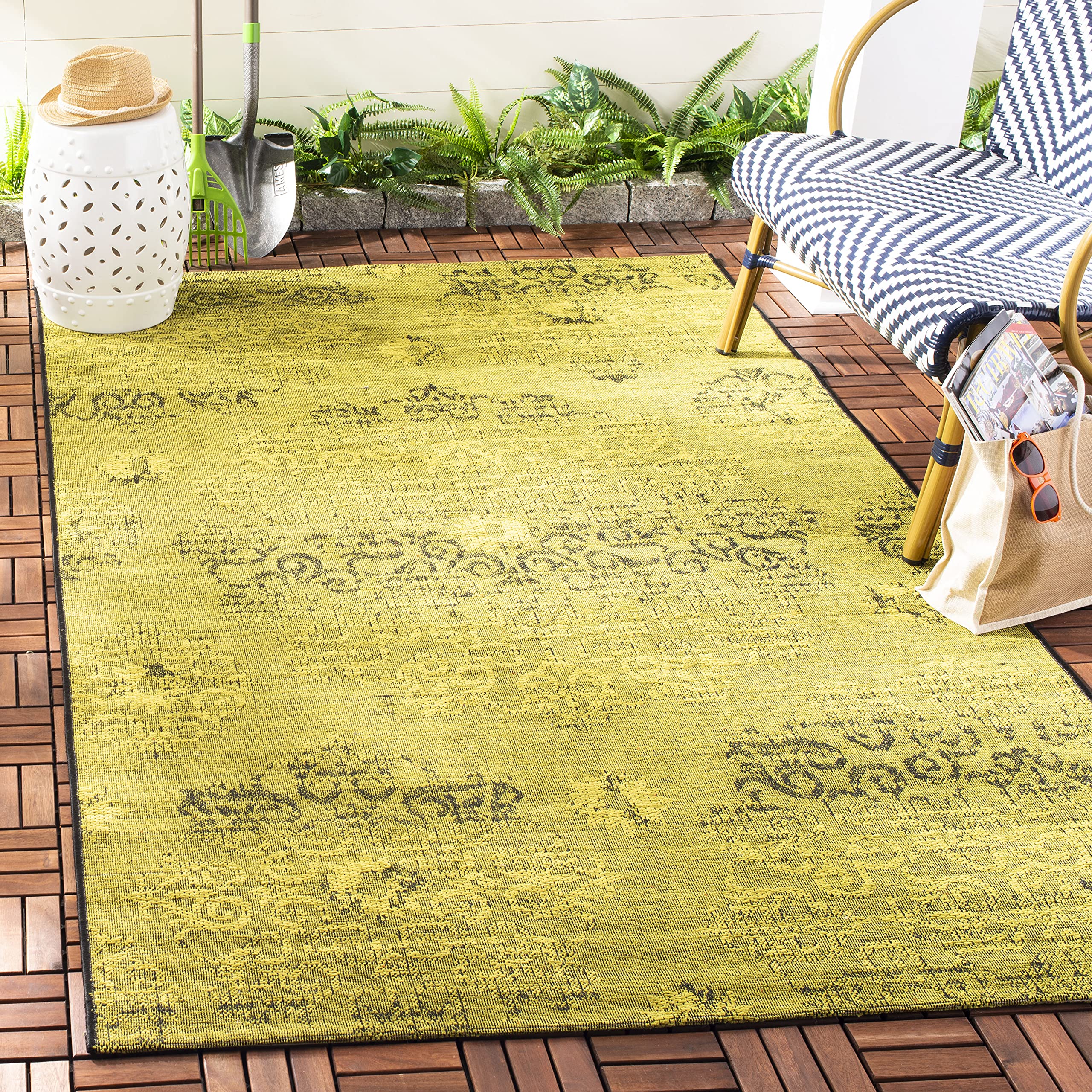 Safavieh Traditional Indoor Woven Rectangle Area Rug, Palacio Collection, PAL129, in Black / Green, 122 X 183 cm for Living Room, Bedroom or Any Indoor Space