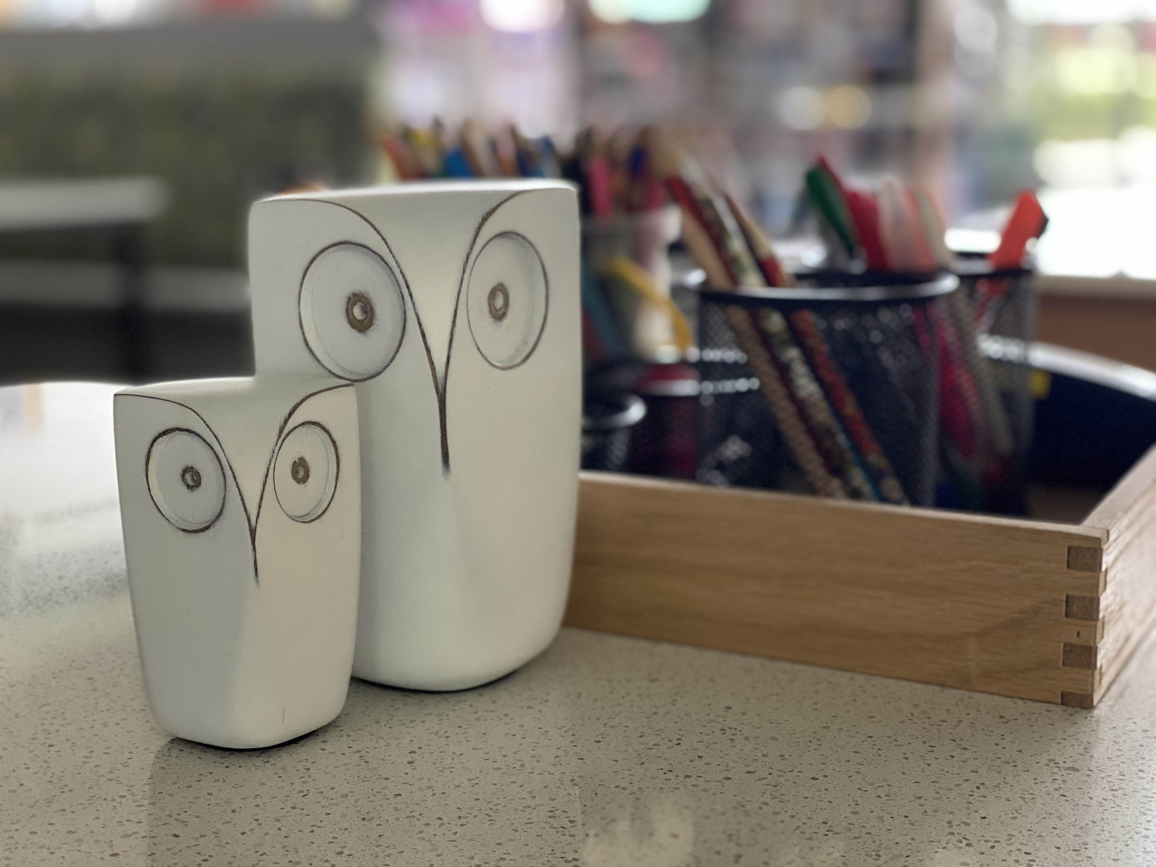 Estatuas decorativas de búhos en resina blanca set 2 miniatura 7