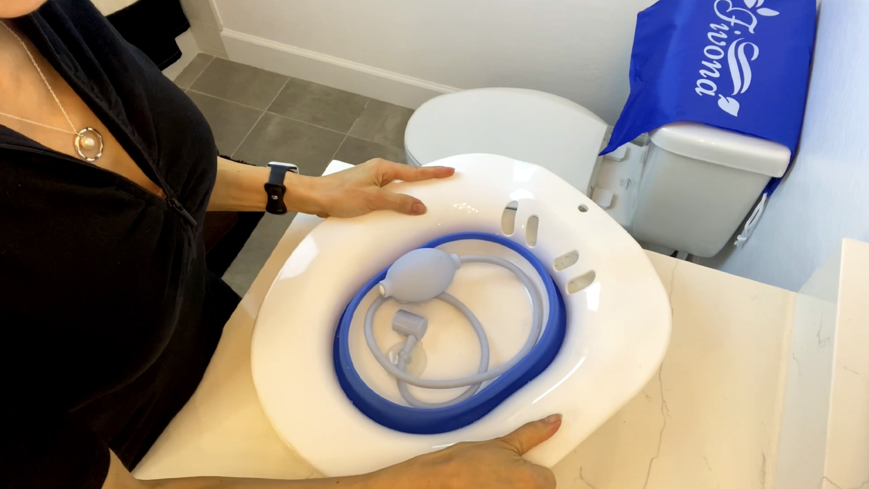 Amazon.com: Fivona Sitz Bath for Toilet Seat with Massage Hand