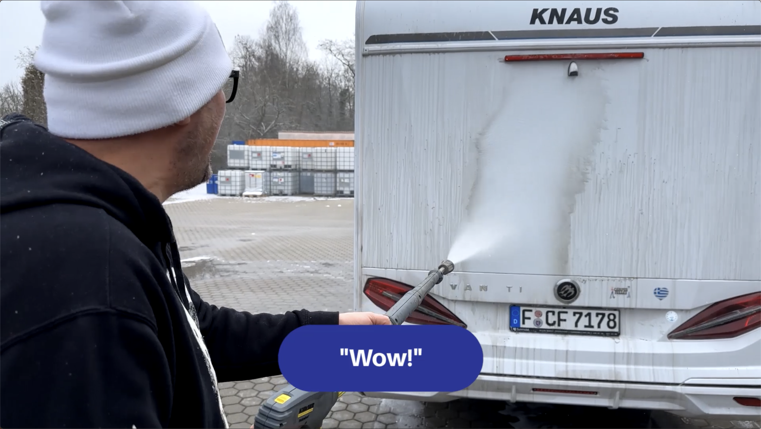 Zwarte strepen verwijderen van caravan of camper Zwarte strepen verwijderen van caravan of camper