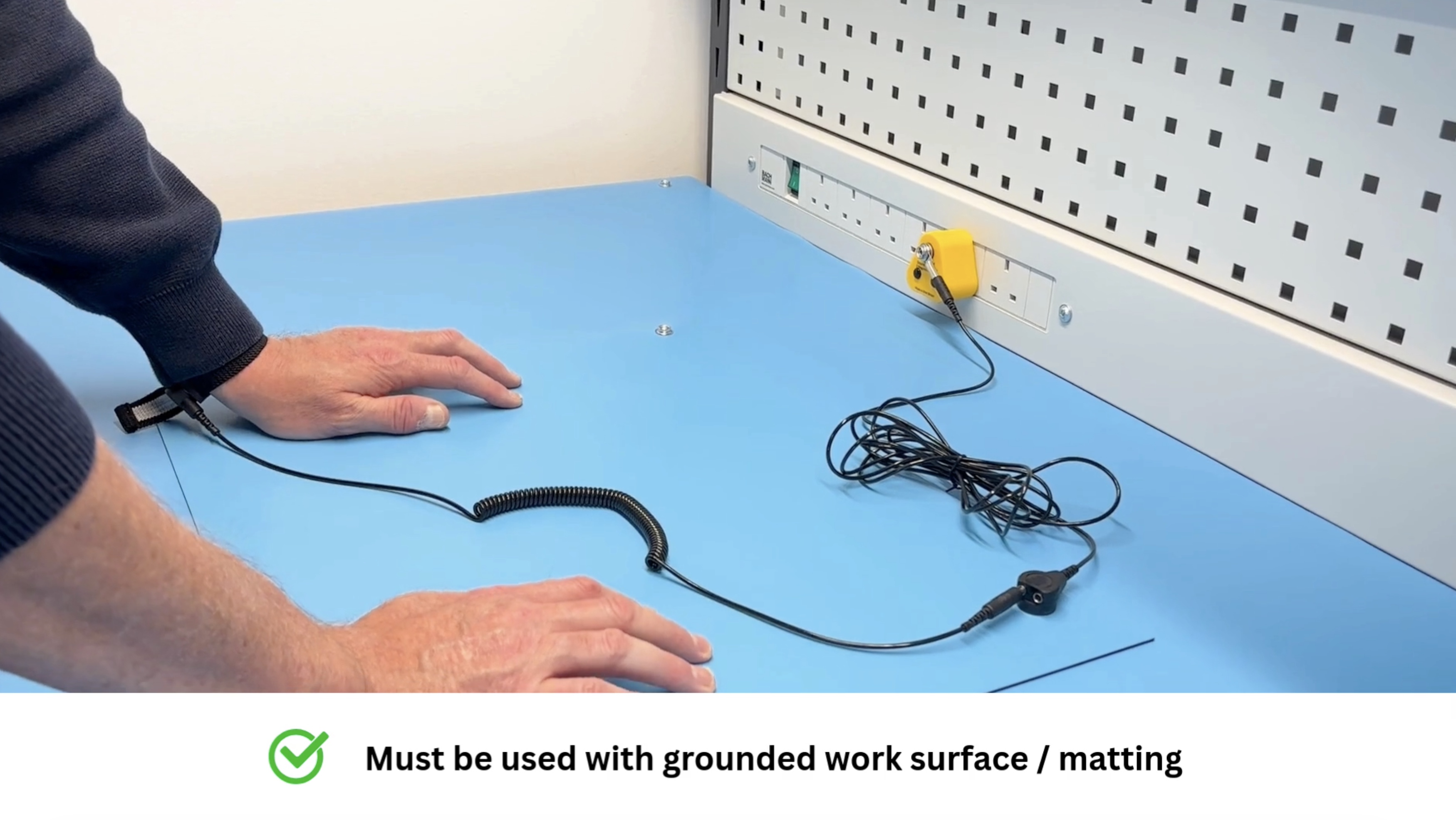 NOSHOCK Anti Static ESD Grounding Kit – Anti Static Mat, Wrist