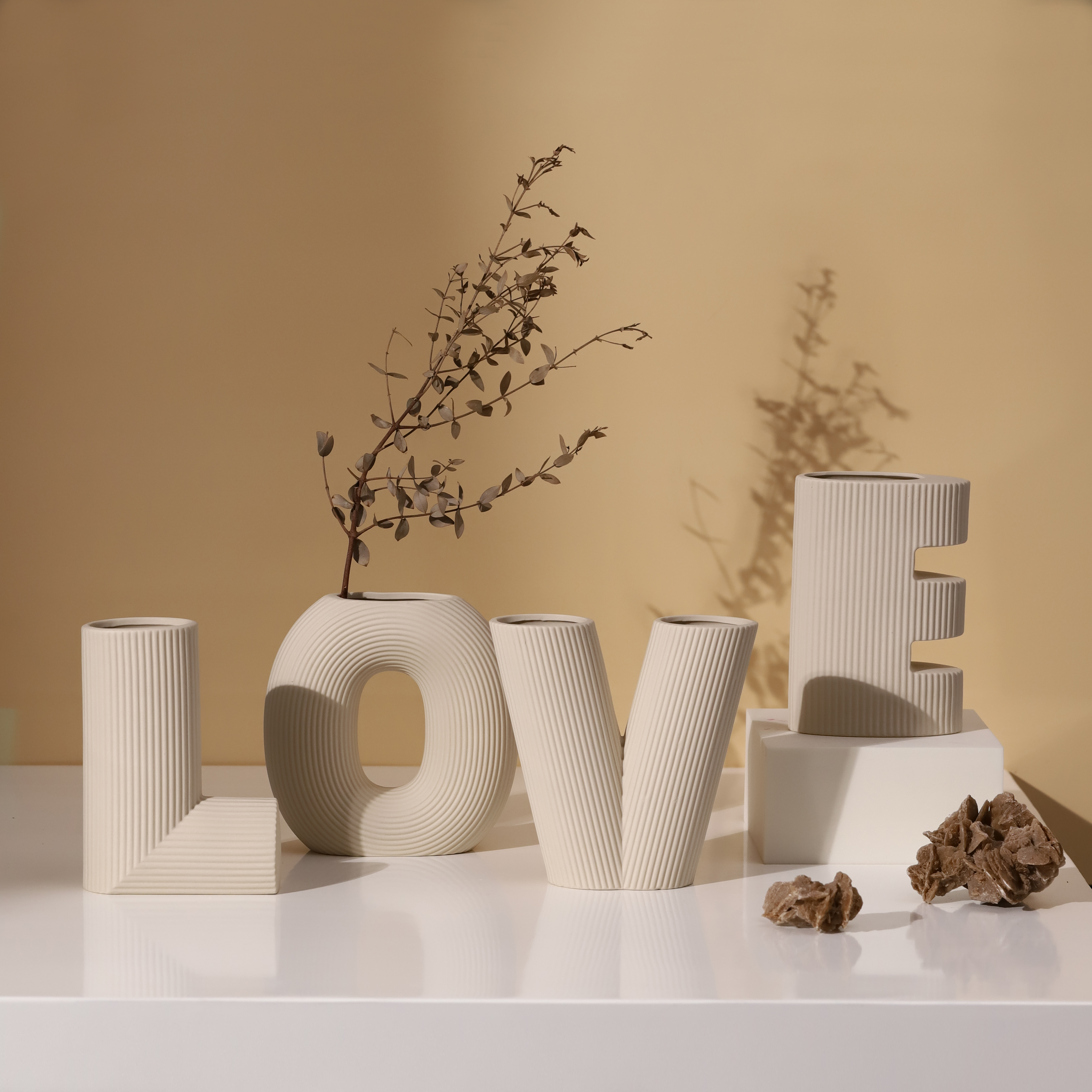 Amazon.com: KingZiYu Love Sign Set of 4 Ceramic Small Flower
