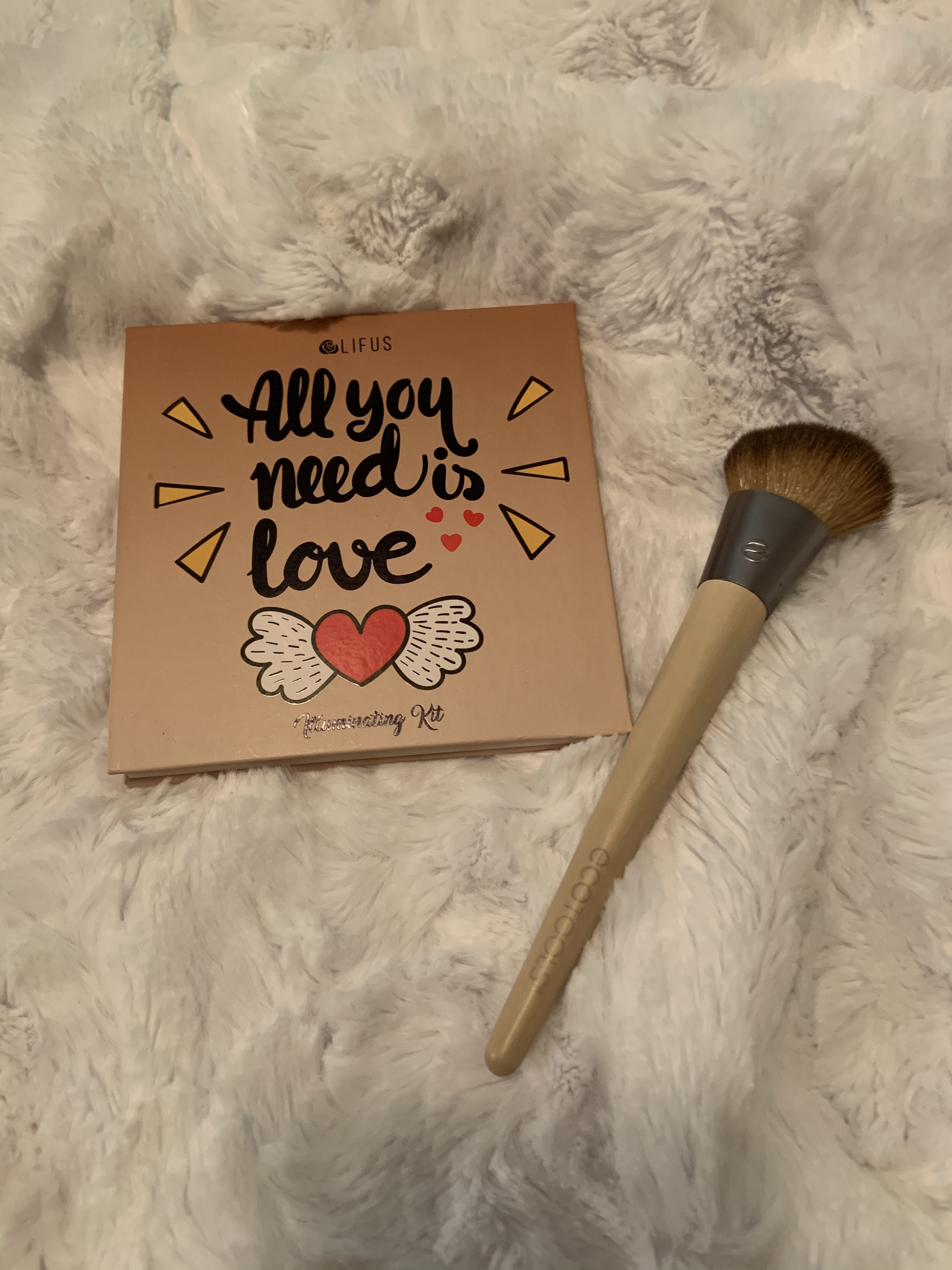 LIFUS Glow Kit 4 Color Illuminator Love Light Highlighter & Bronzer Shimmer Face Matte Palette