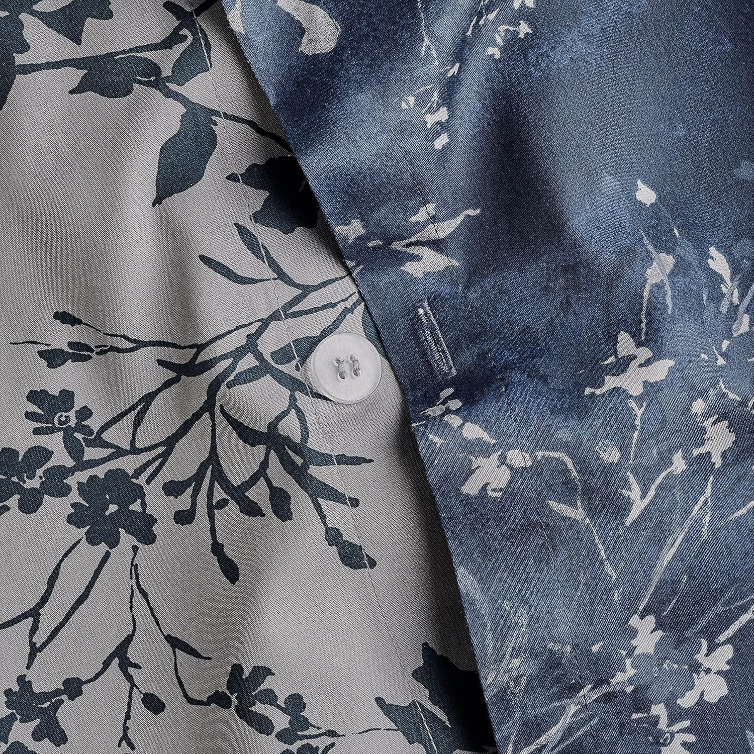 Scott Living Lisette Cotton Reversible Botanical Duvet Cover Queen Size - 3 Piece | 1 Queen Duvet Cover - 2 Pillow Shams | Modern Leafy Design | Floral Bedding Set | Farmhouse Bedspread | China Blue