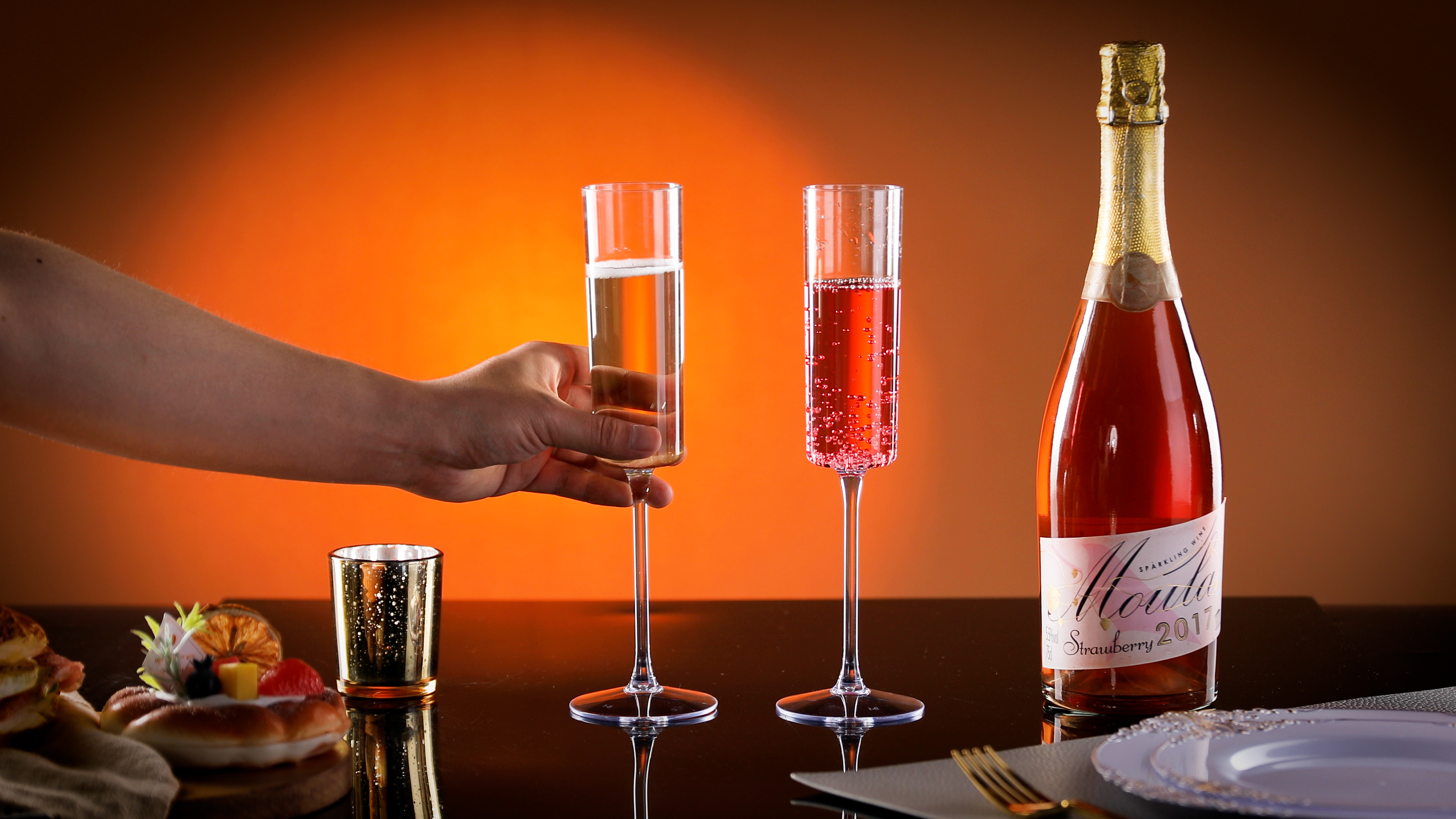 96-teiliges Silvester-Partyzubehör Set – Mit Kegelhüten, Stirnbändern, Champagnerflöten, Perlenketten & Squawkern | Für Silvesterfeiern