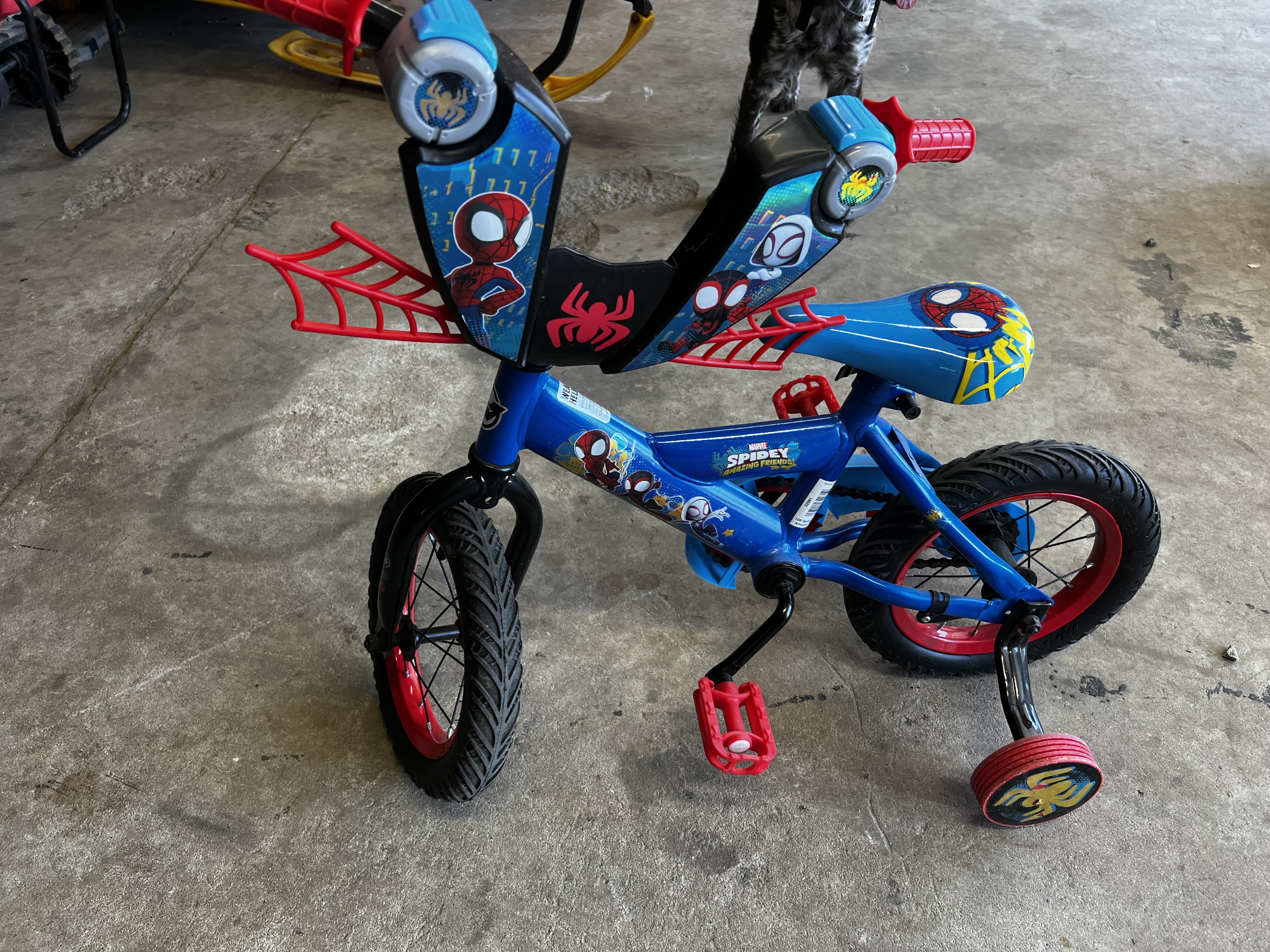 Watch Very nice little spiderman bike with training wheels on