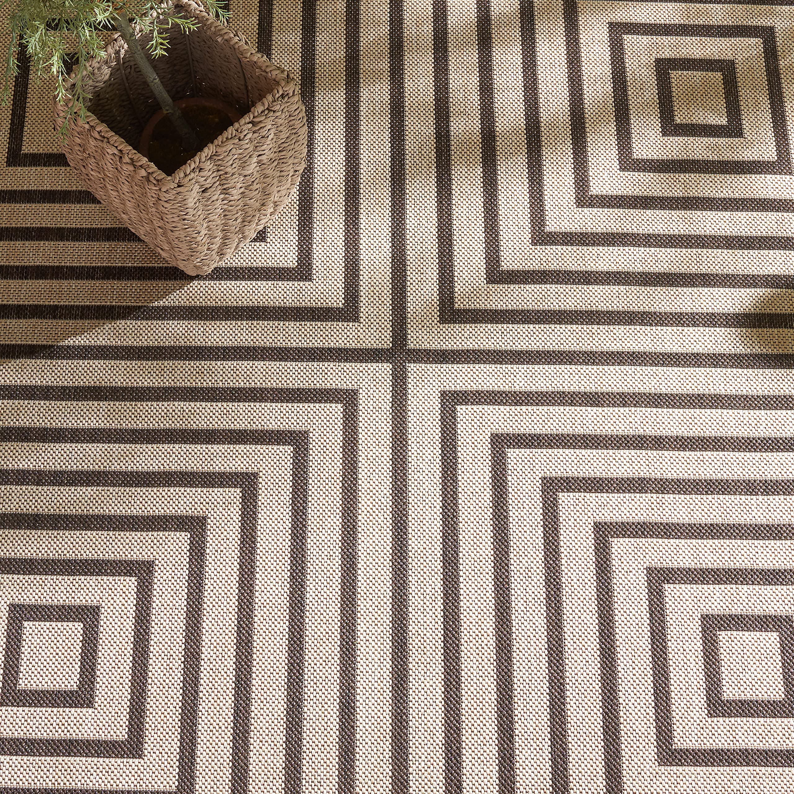 Safavieh Geometric Rug for Indoor & Outdoor - Beachhouse Collection, Short Pile, in Creme and Brown color, 91 X 152 cm - Image 4