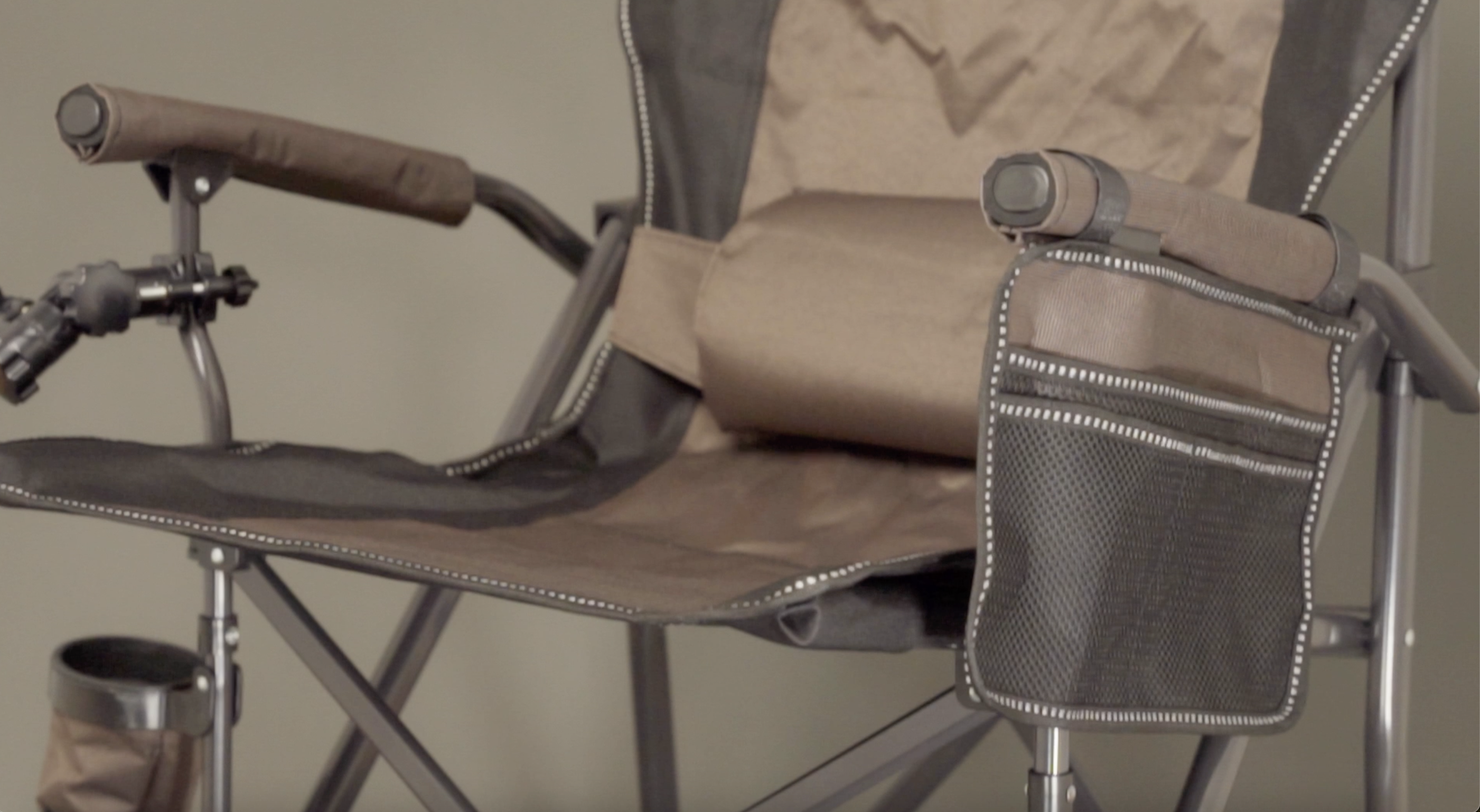 Naturknig Campingstuhl Faltbar Braun Stabil bis 160 kg [Ergonomisch Groe  Sitzflche] mit Kissen Tasche Getrnkehalter Klappbar | Angelstuhl  Faltstuhl Klappstuhl Camping Stuhl Strandstuhl - Angeln : Amazon.de:  Sonstiges
