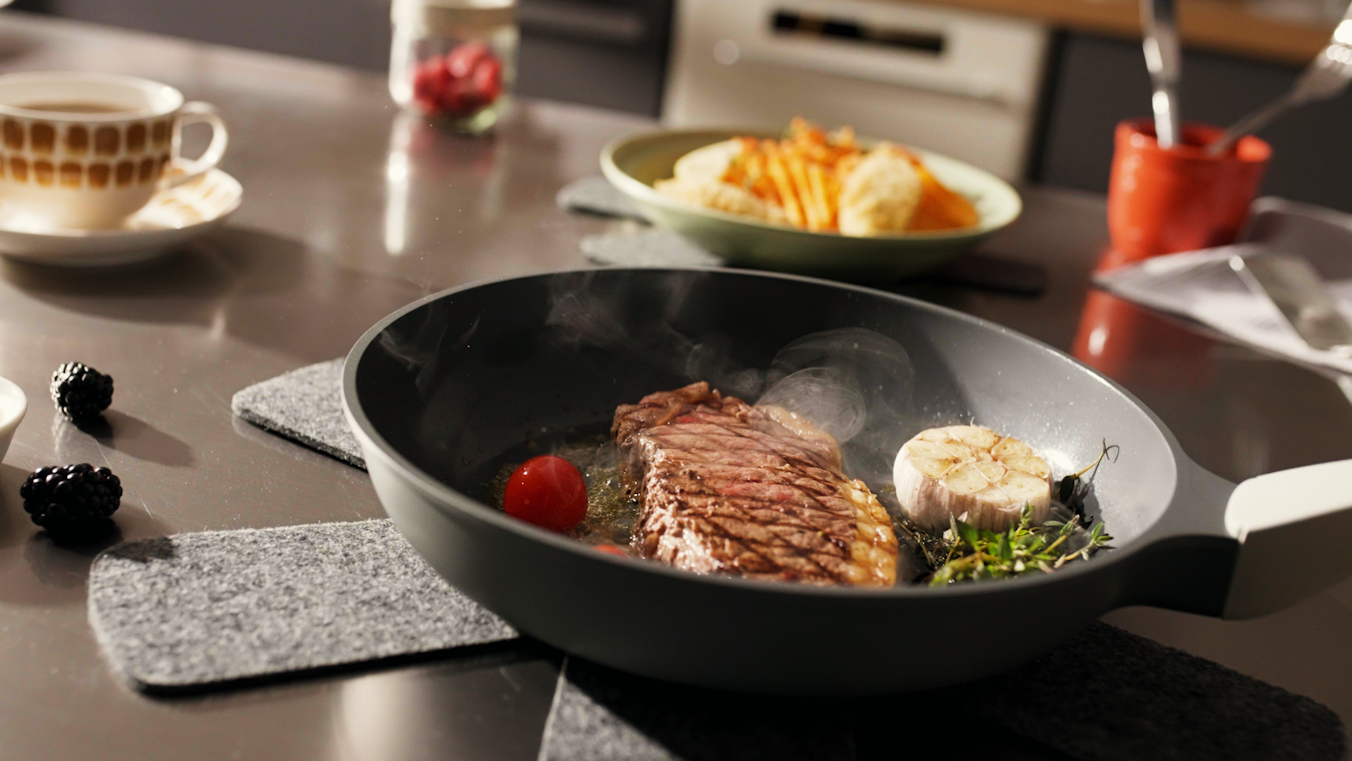 Amazon.com: PRICUSIS Nonstick Saucepan Set with Lids, 2QT and 2.7