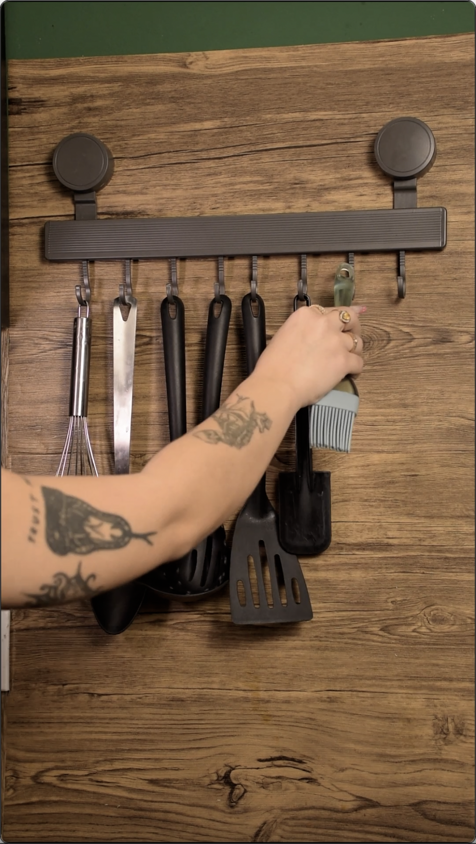 QHSXMQ Hakenleiste Küche Ohne Bohren - 8 Haken, 40cm, 20kg Tragkraft Mit Saugnapf Für Fliesen & Glas