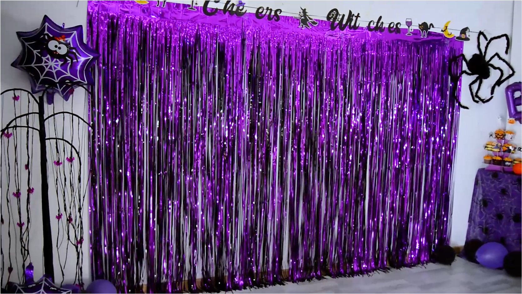 Corona De Navidad Artificial De 30 Cm Con Luces LED - Incluye Lazo, Bayas Y Bolas, Decoración Para Puerta Y Ventana