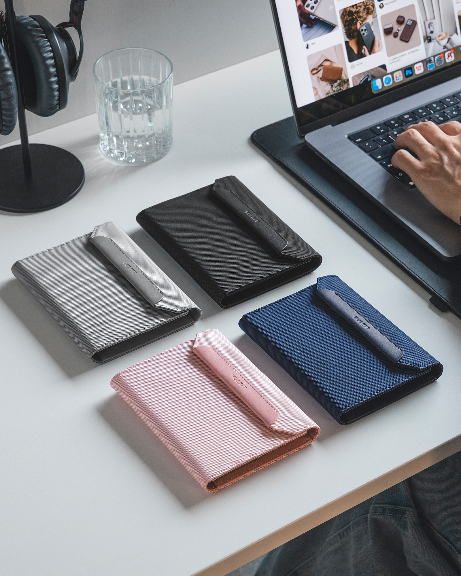 Porta Passaporto VULKIT Con Supporto AirTag - Pelle Vegana, Blocco RFID, Grigio - Foto 6