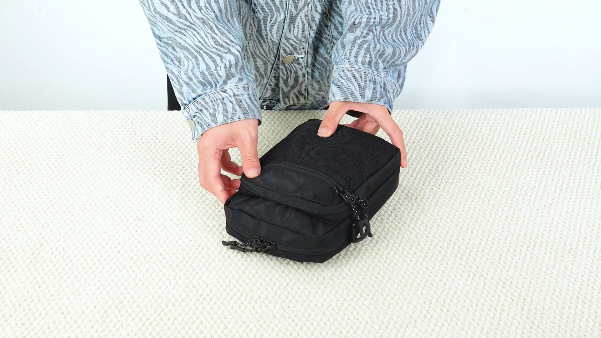 Lohol Small Messenger Bag for Men Women, Water Resistant