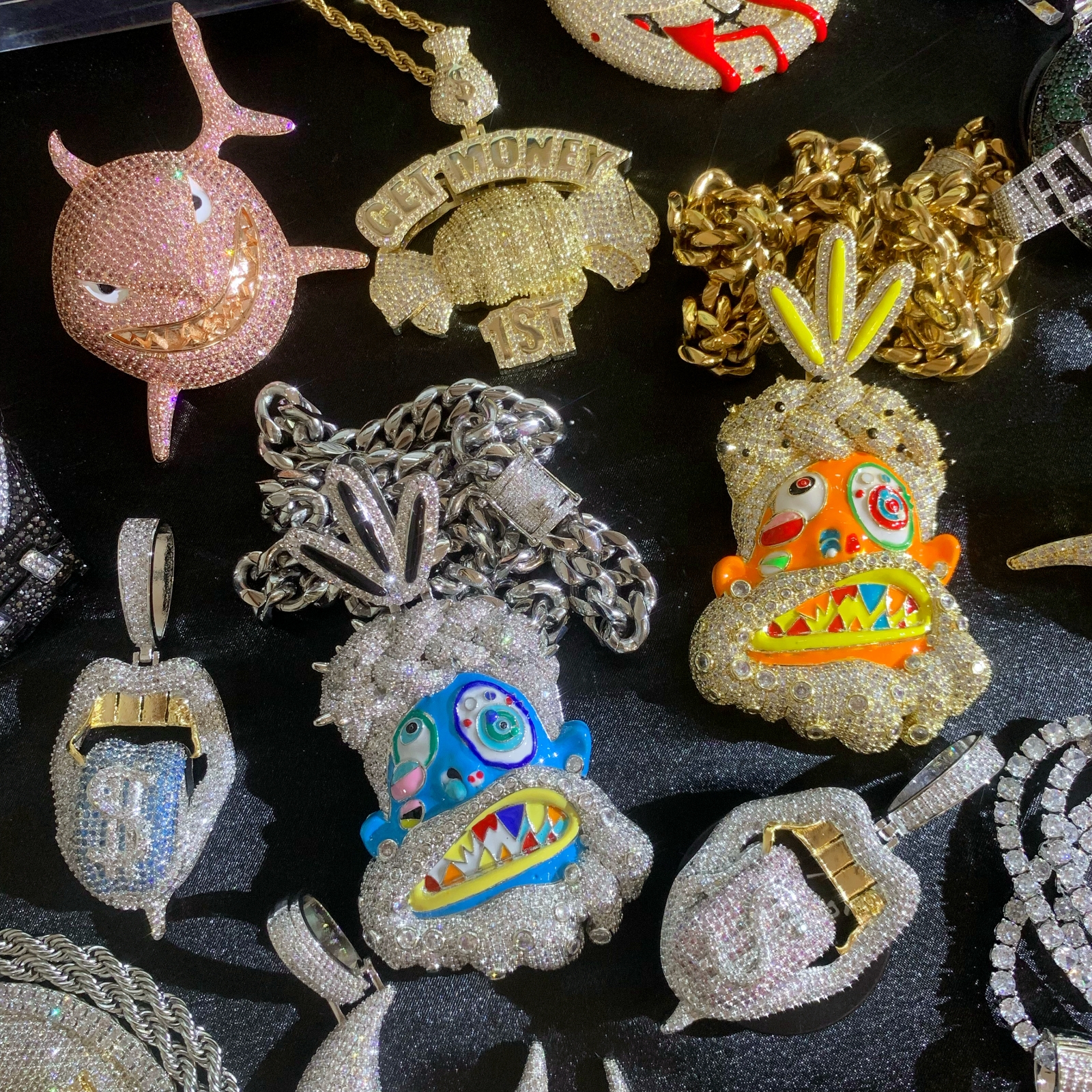 ICEDIAMOND Cold Enamel Painted Abstract Art Tribal Savage Pendant