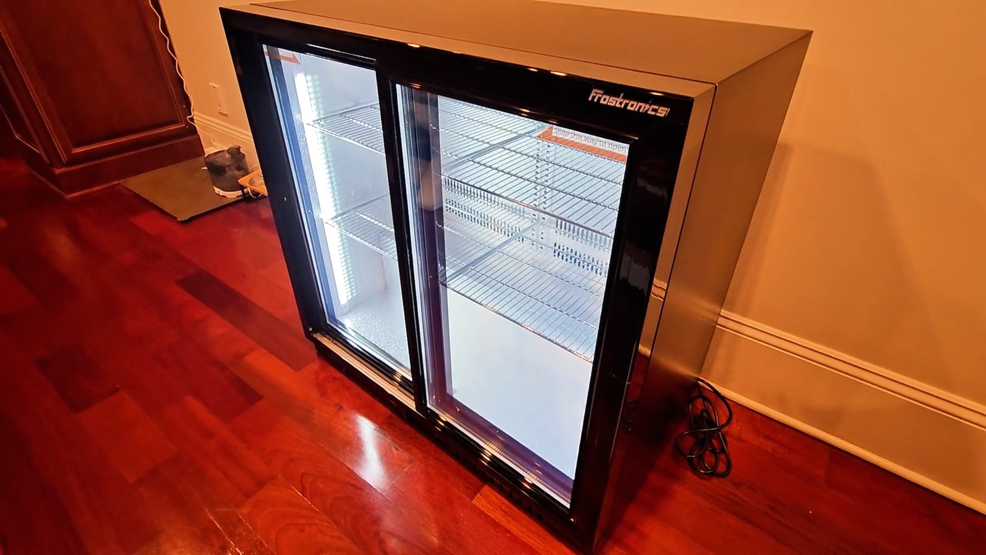 Product video thumbnail