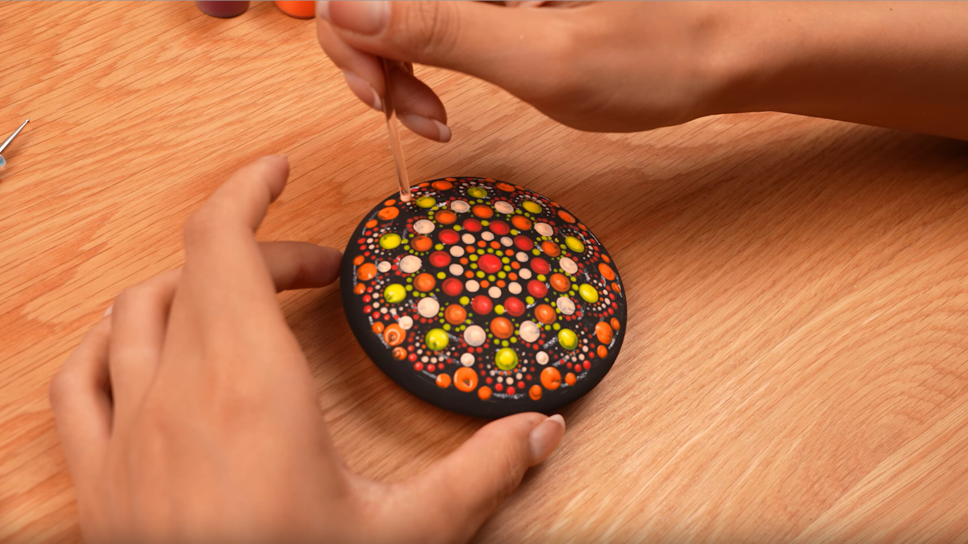 MoonGarden Kit Per Pittura Su Roccia Mandala – 12 Colori Acrilici, Strumenti A Punti, Pennelli E Grandi Ciottoli In Legno