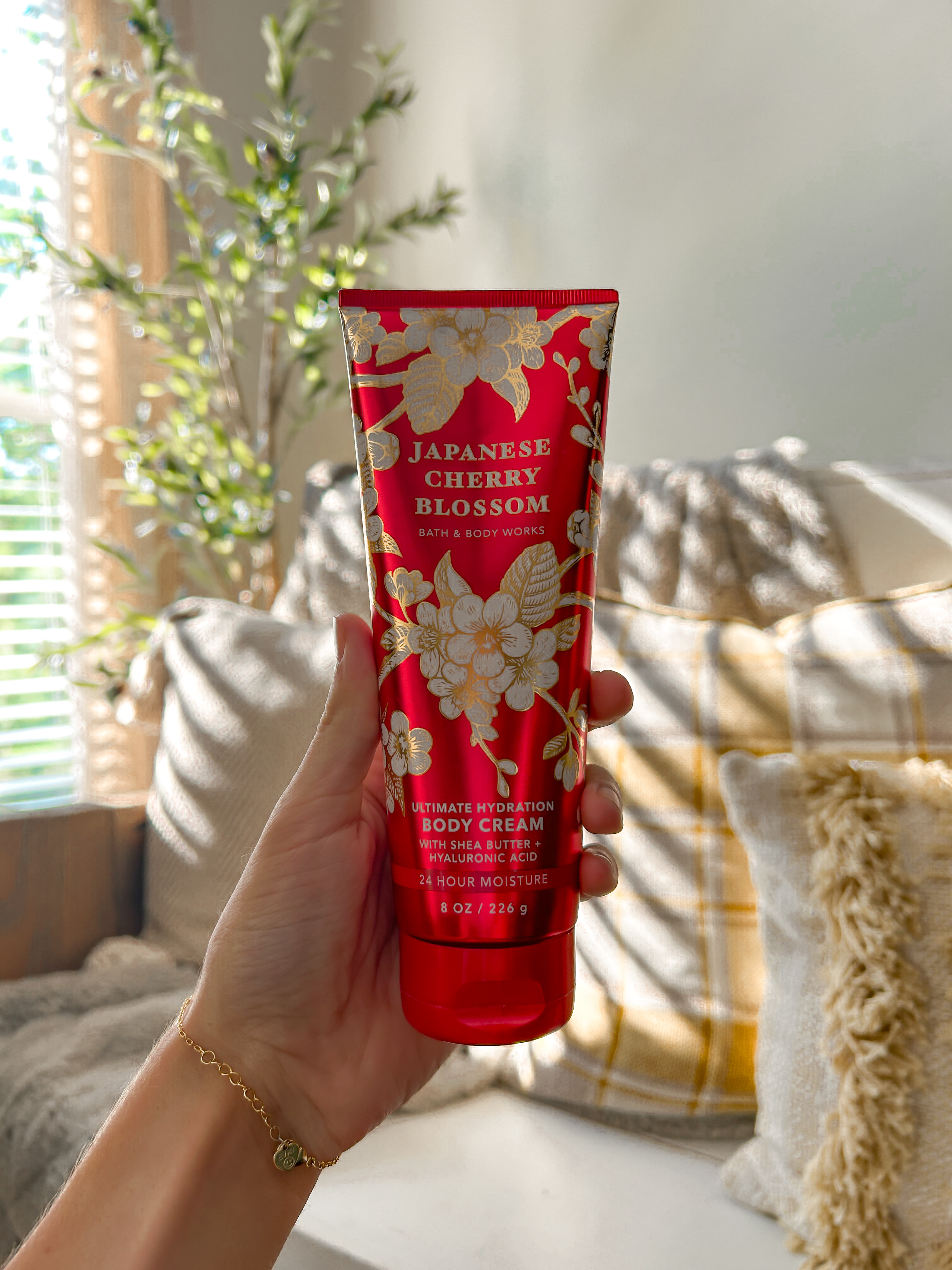 Watch Japanese cherry blossom body cream on Amazon Live