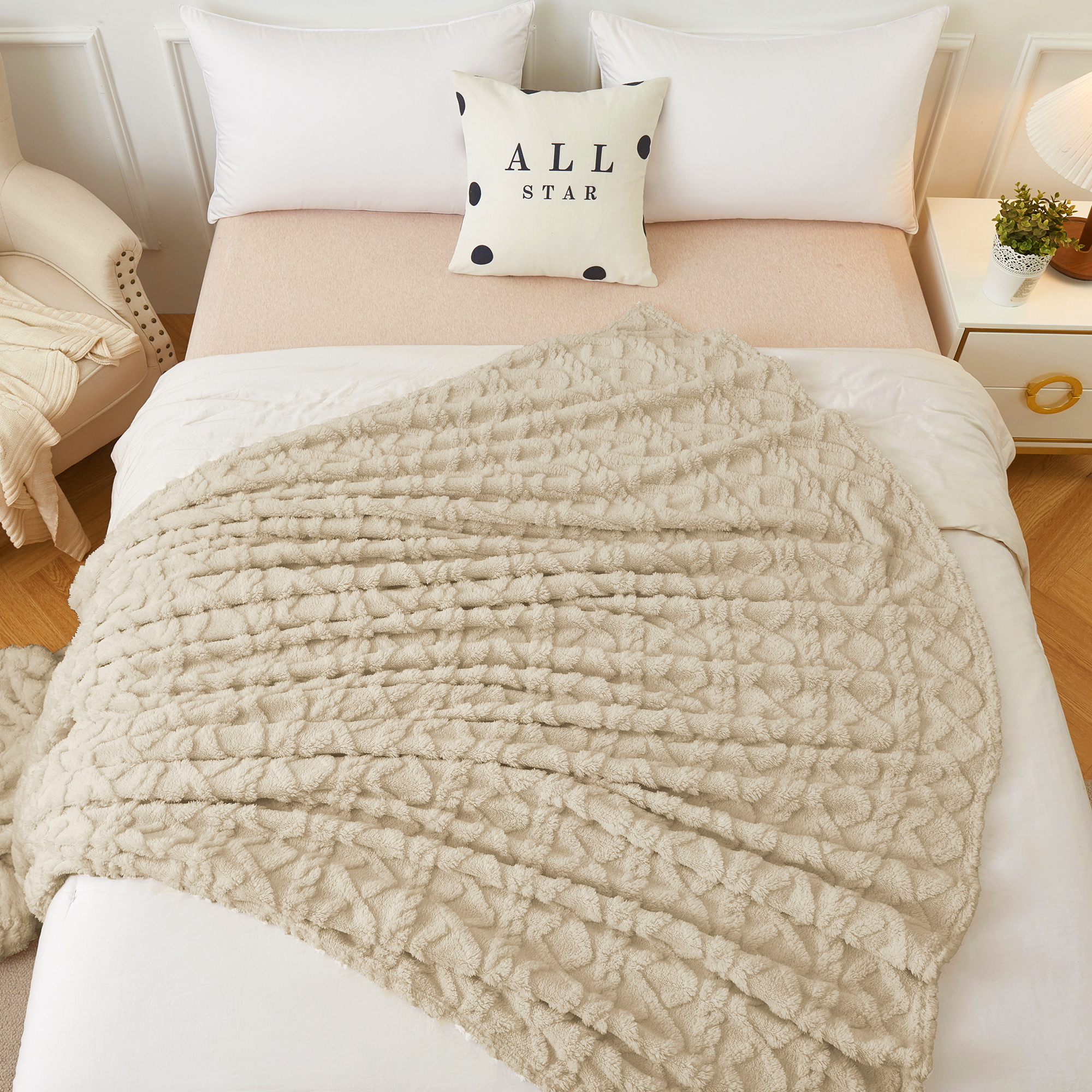 90x104 Inch Brown King Size Fleece Blanket – Super Soft, Fluffy, All-Season, Neutral Tan, For Bed, Couch, Living Room, Cozy Decorative Throw