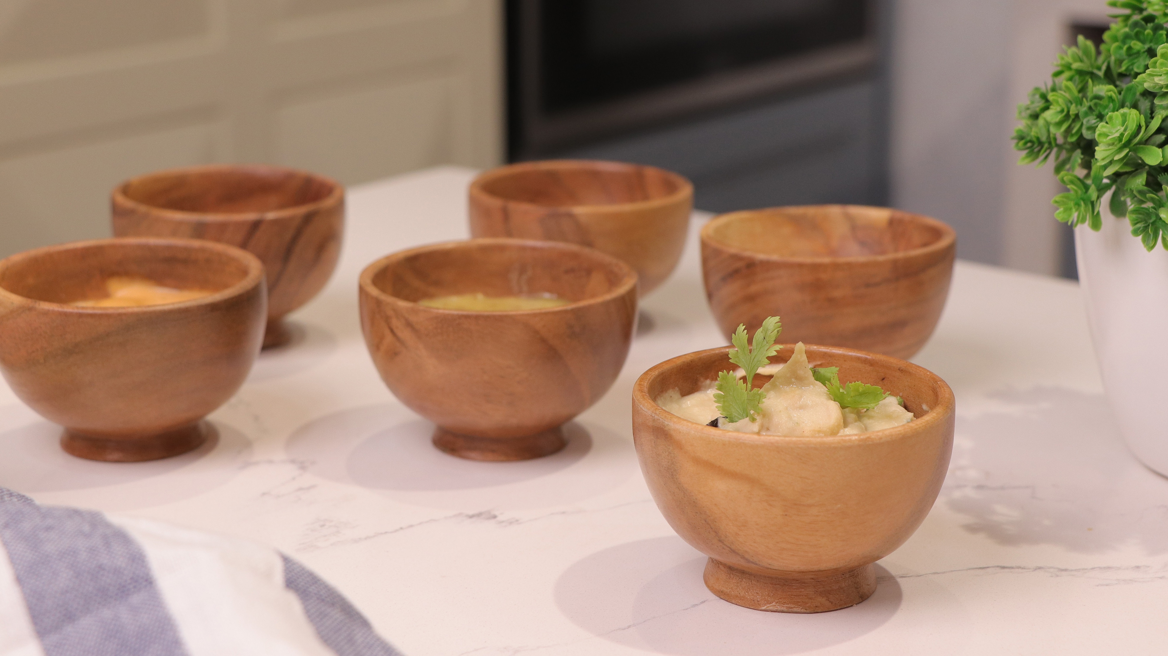 Amazon.com: LAVAUX DESIGNS Set of 6 Acacia wood small bowls, 4 fl