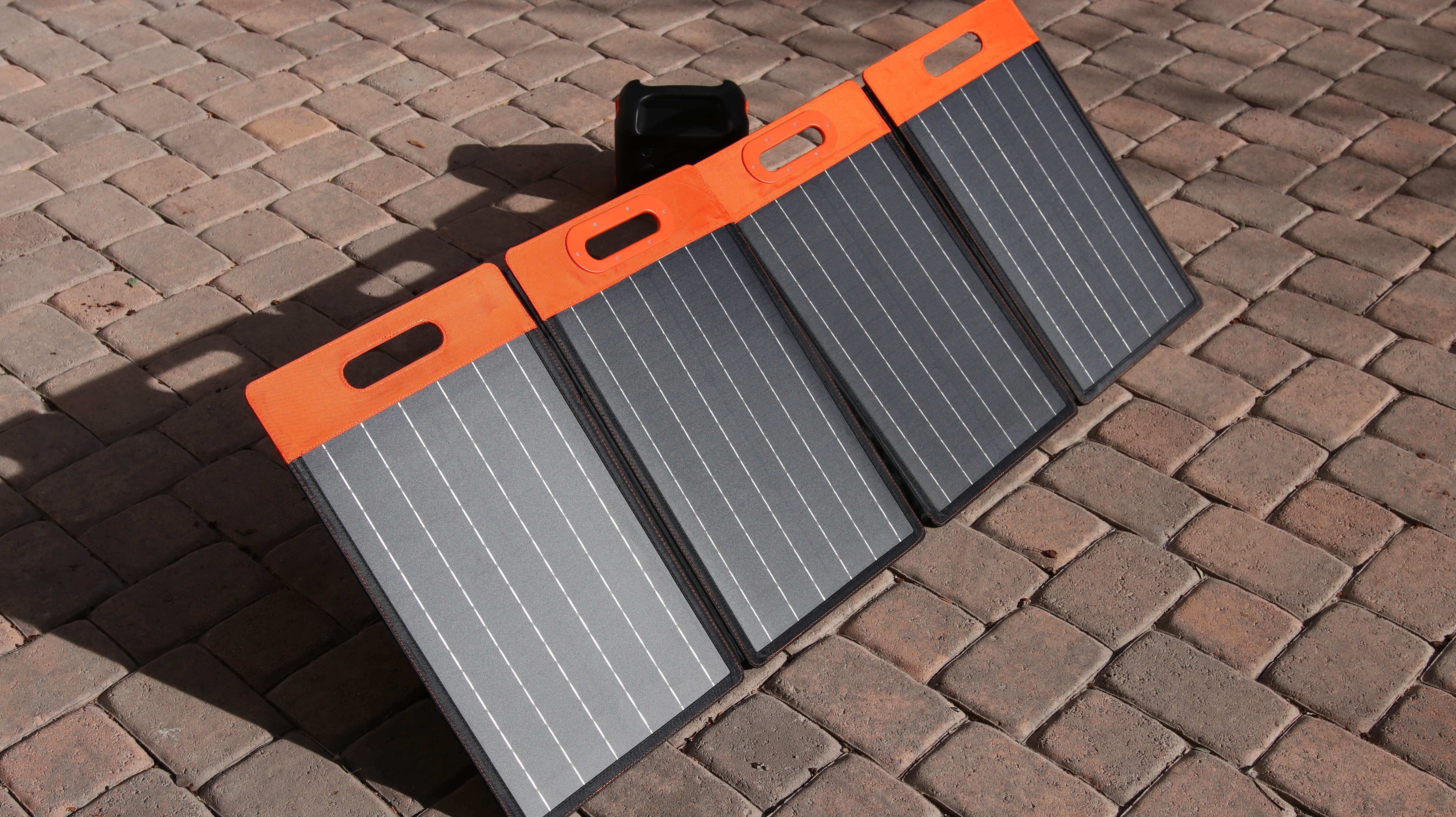 GOLABS ソーラーパネル　１００Ｗ Watch Taking A Look At The GOLABS 100W Portable Solar Panel on