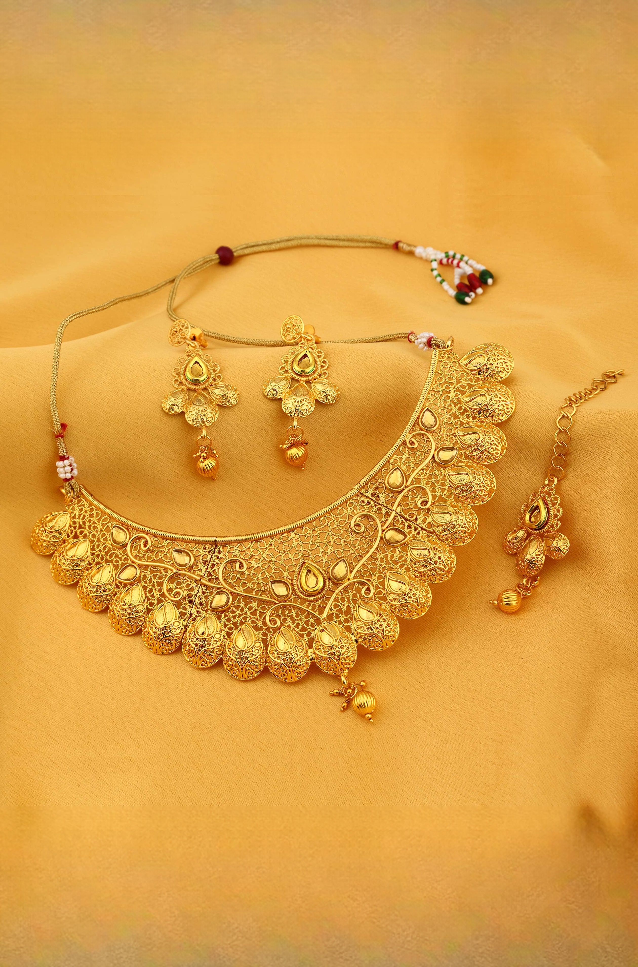 Glamorous Gold Plated Choker Necklace Set Combo For Women