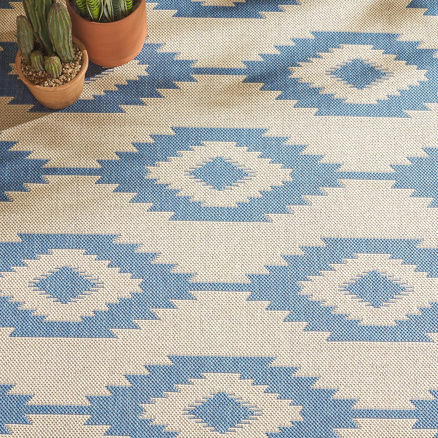 SAFAVIEH Washable Rug Outdoor Beach House Collection - 3' x 5', Blue & Cream, Non-Shedding & Easy to Clean, Ideal for Patio, Backyard, Mudroom (BHS171M)