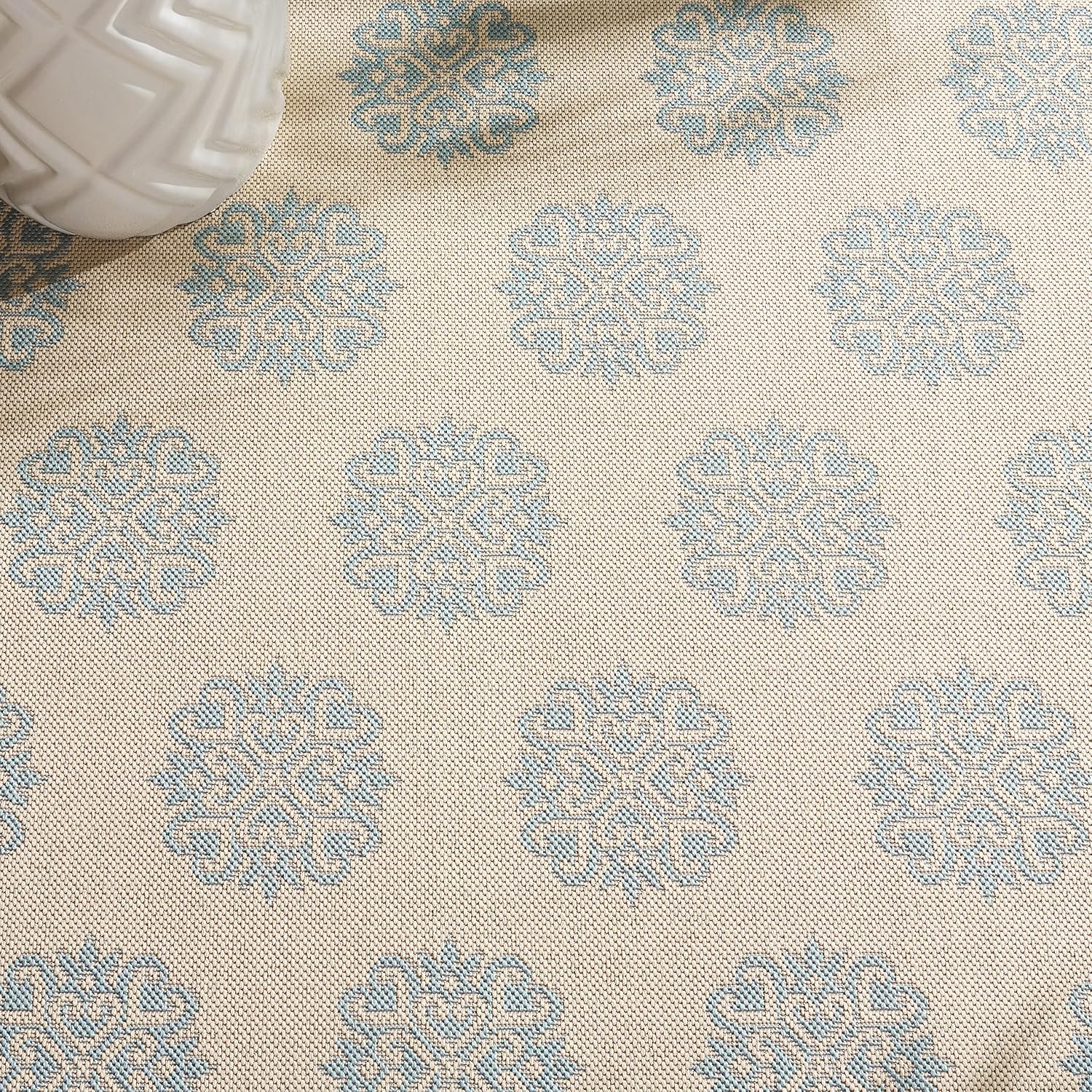 SAFAVIEH Washable Rug Outdoor Beach House Collection - 5'3" x 7'6", Cream & Aqua, Non-Shedding & Easy to Clean, Ideal for Patio, Backyard, Mudroom (BHS181L)