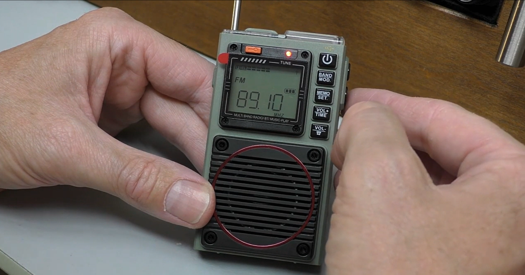 DollaTek Radio Portatile FM/VHF/AM/SW/WB – Con Bluetooth, Allarme SOS, Torcia 1W E Retroilluminazione 6 Colori