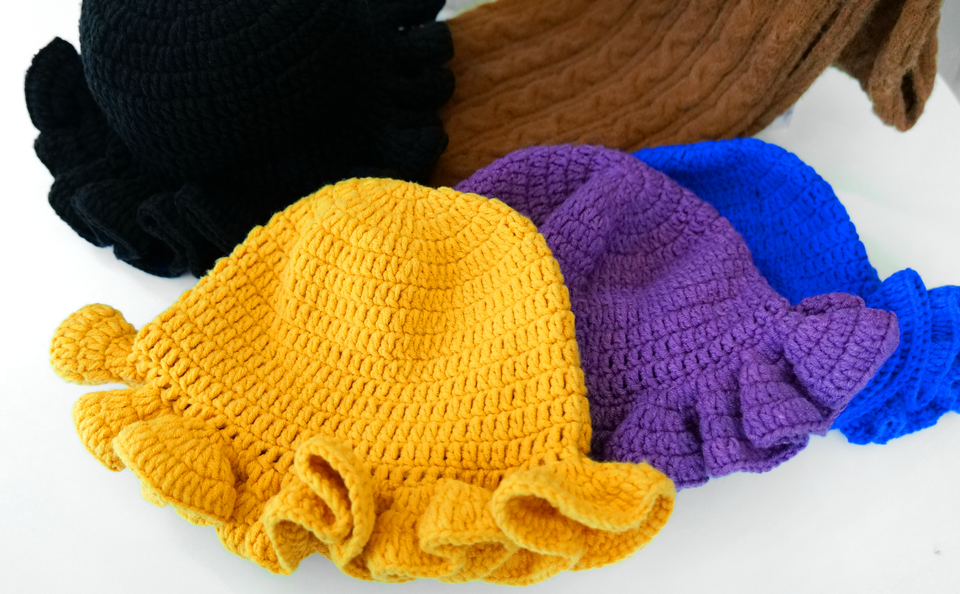 Sombrero tipo Bucket tejido con volantes para mujer miniatura 7