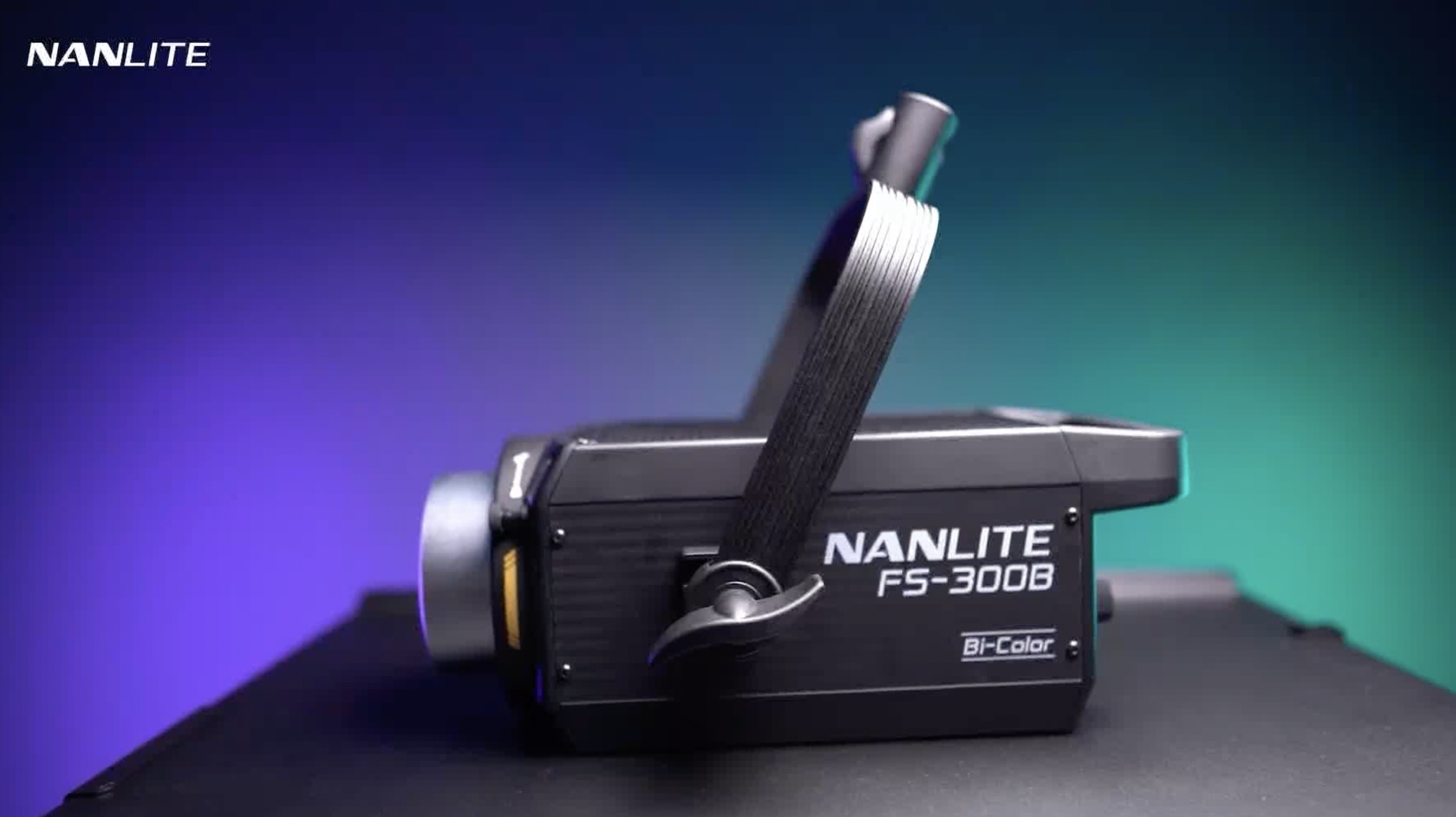 Amazon | NANLITE FS-300B 撮影用ライト 高出力350W 色温度2700-6500K 