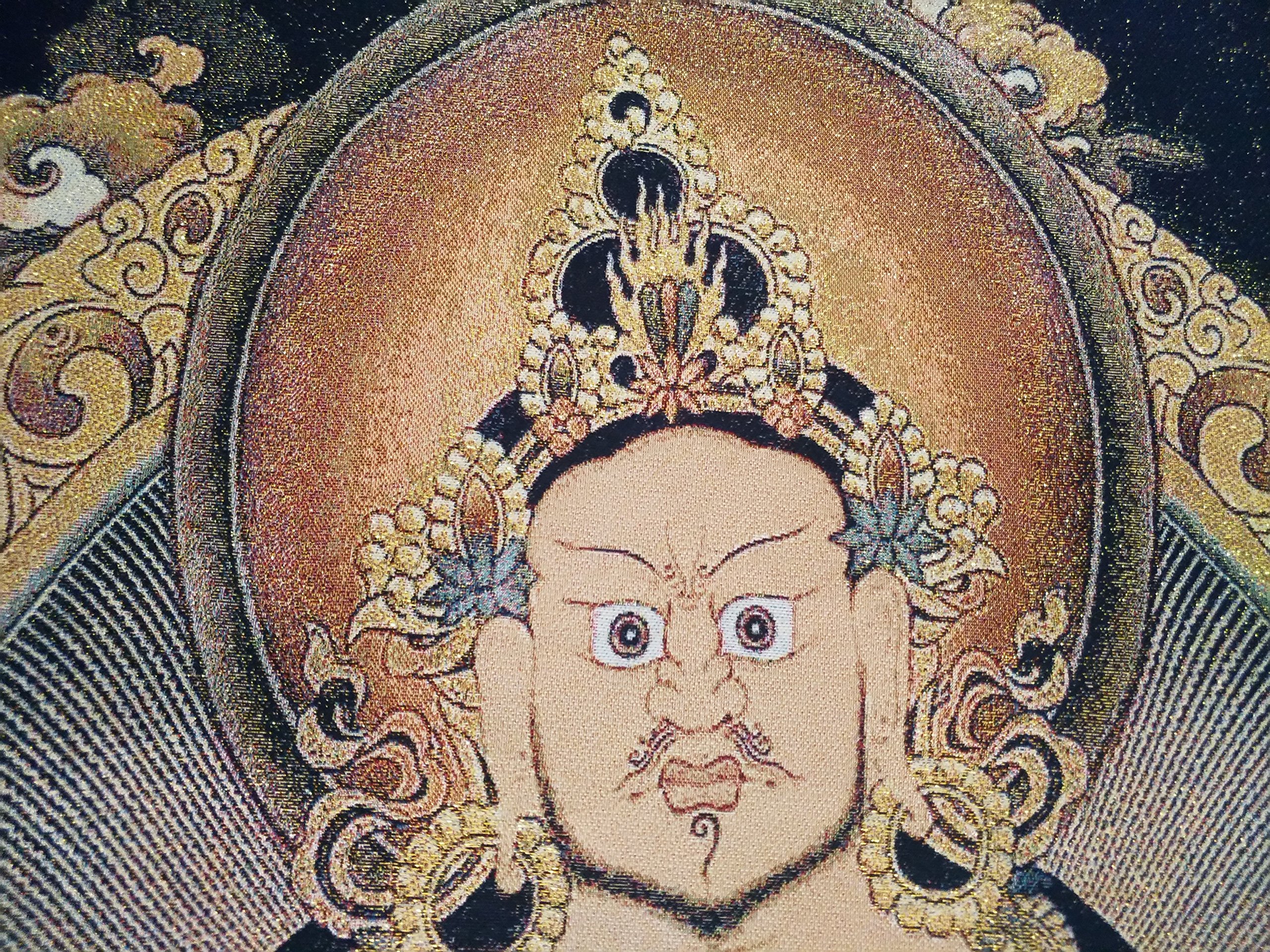 Tenture Murale Thangka Bouddhiste – Broderie Soie, Motif Médecine Bouddha, Dimensions 60x90 Cm