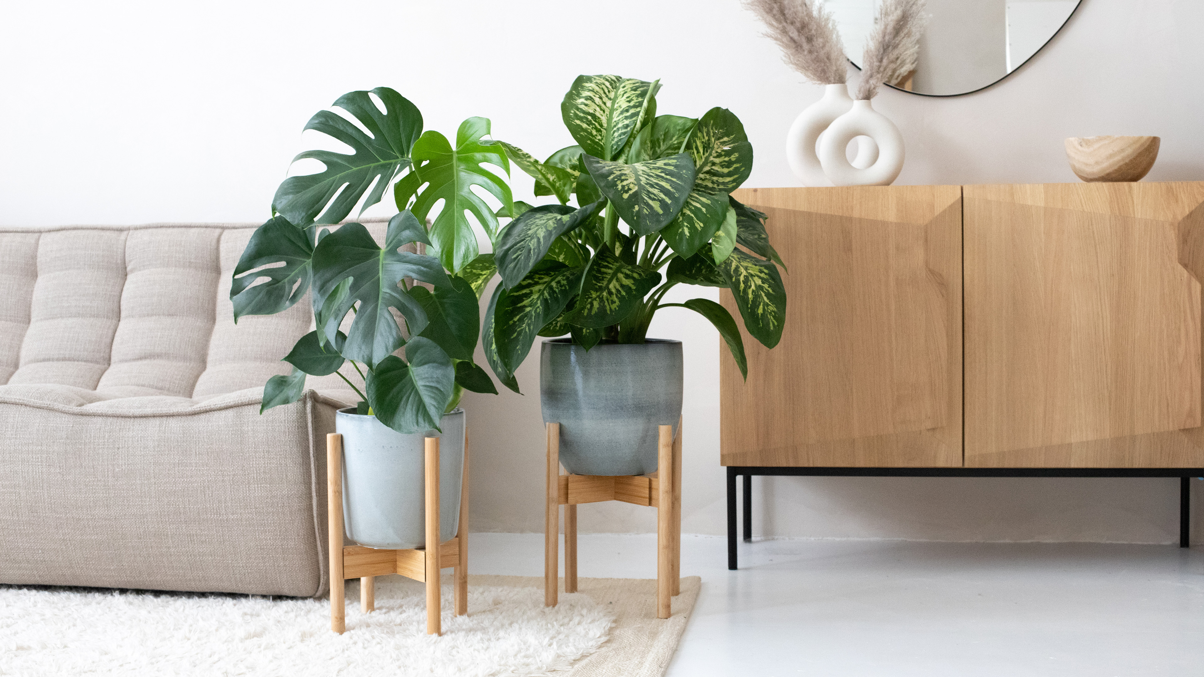 Surplex Verstelbare plantenstandaard retro midden eeuw modern uitbreidbaar plantenhouderrek houten stevige bloempotbasis voor binnen en buiten flora, past tot 34 cm plantenpot (plant en pot niet