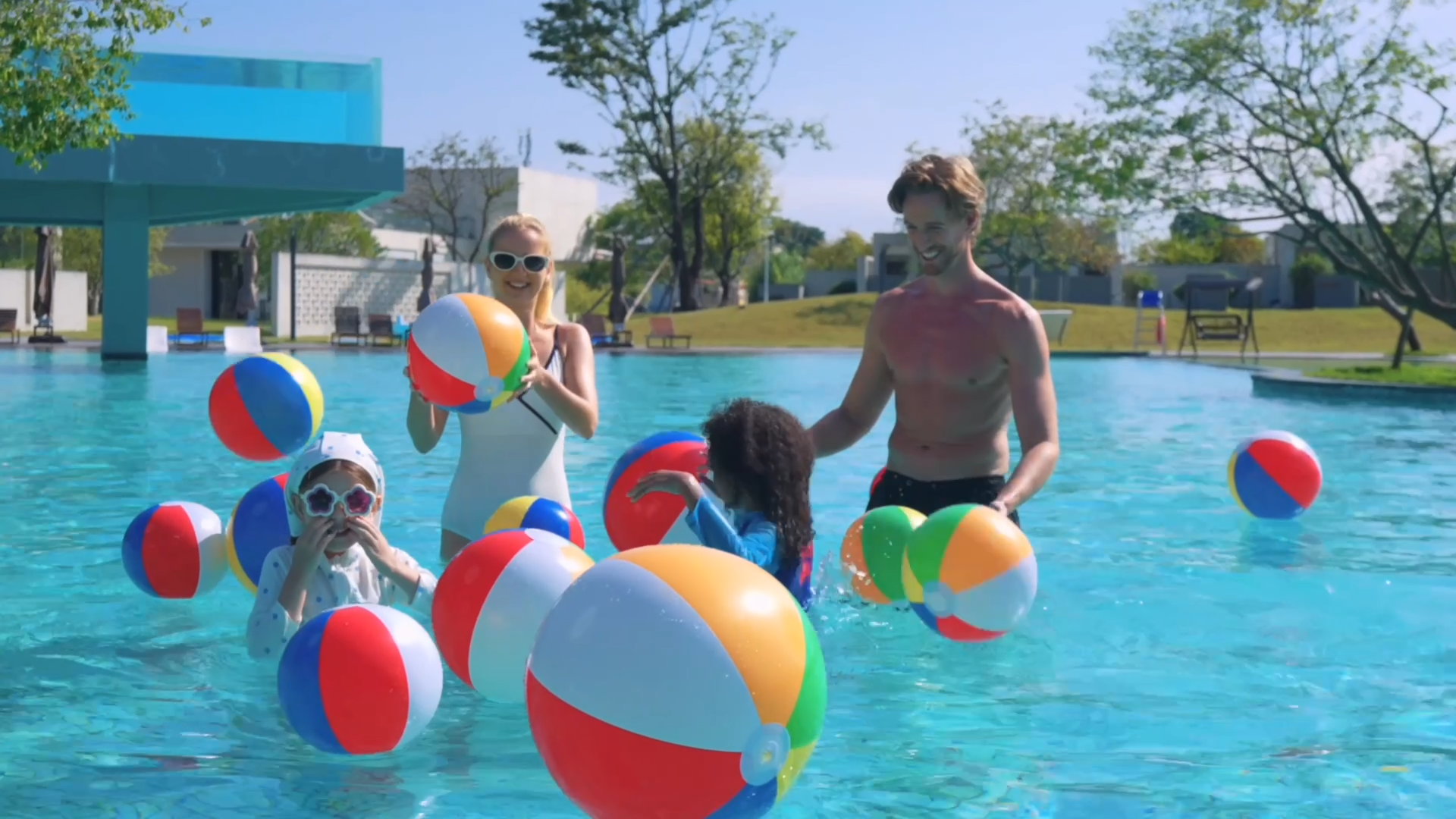 Lot De 12 Ballons De Plage Arc-en-Ciel JOYIN – 30 Cm, Gonflables Pour Fêtes D'Été, Piscine Et Jeux Aquatiques