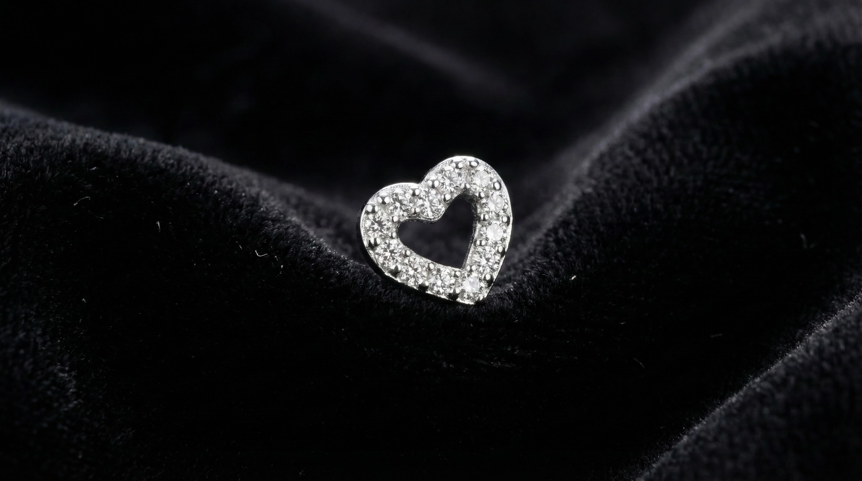 健康アクセサリー Heart Smile Heart Tooth Gem with Diamond 18k White Gold | Twinkles Jewelry