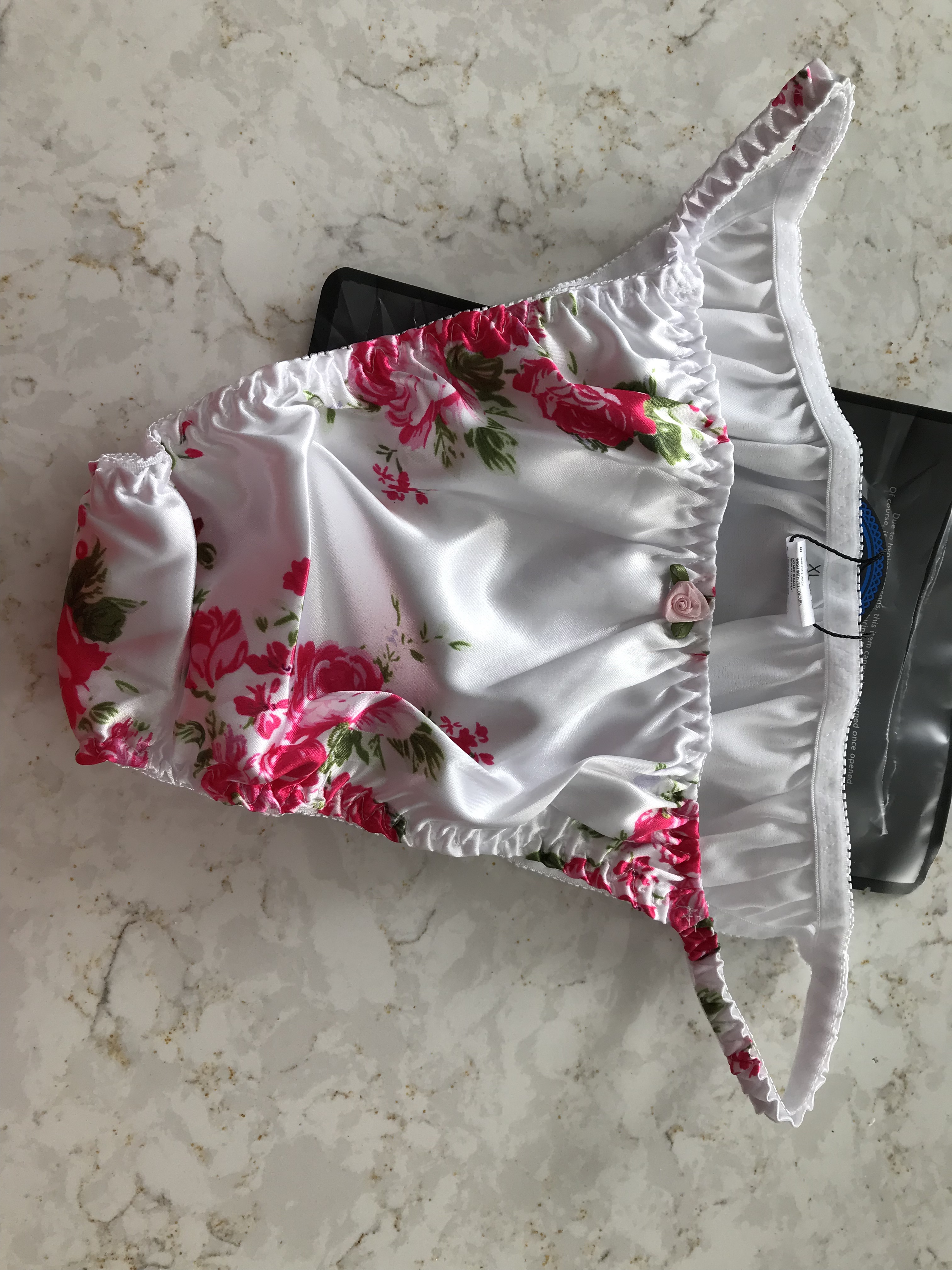 Mening taytlarim orqali oyoqlarimni yaladi