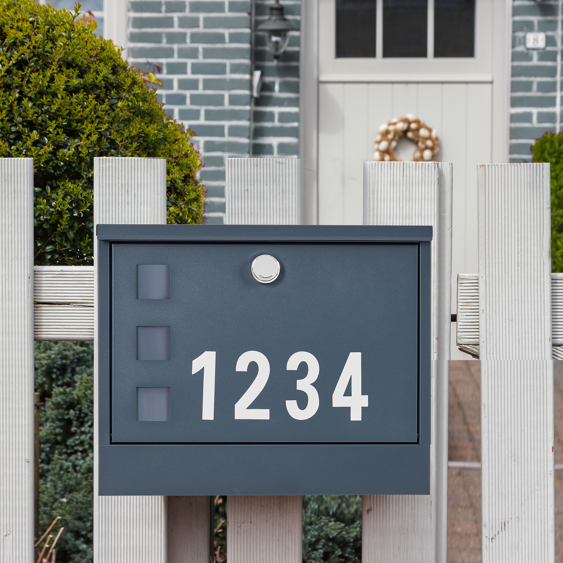 LAND·VOI Locking Mailbox Wall Mounted, Metal Postbox with Three