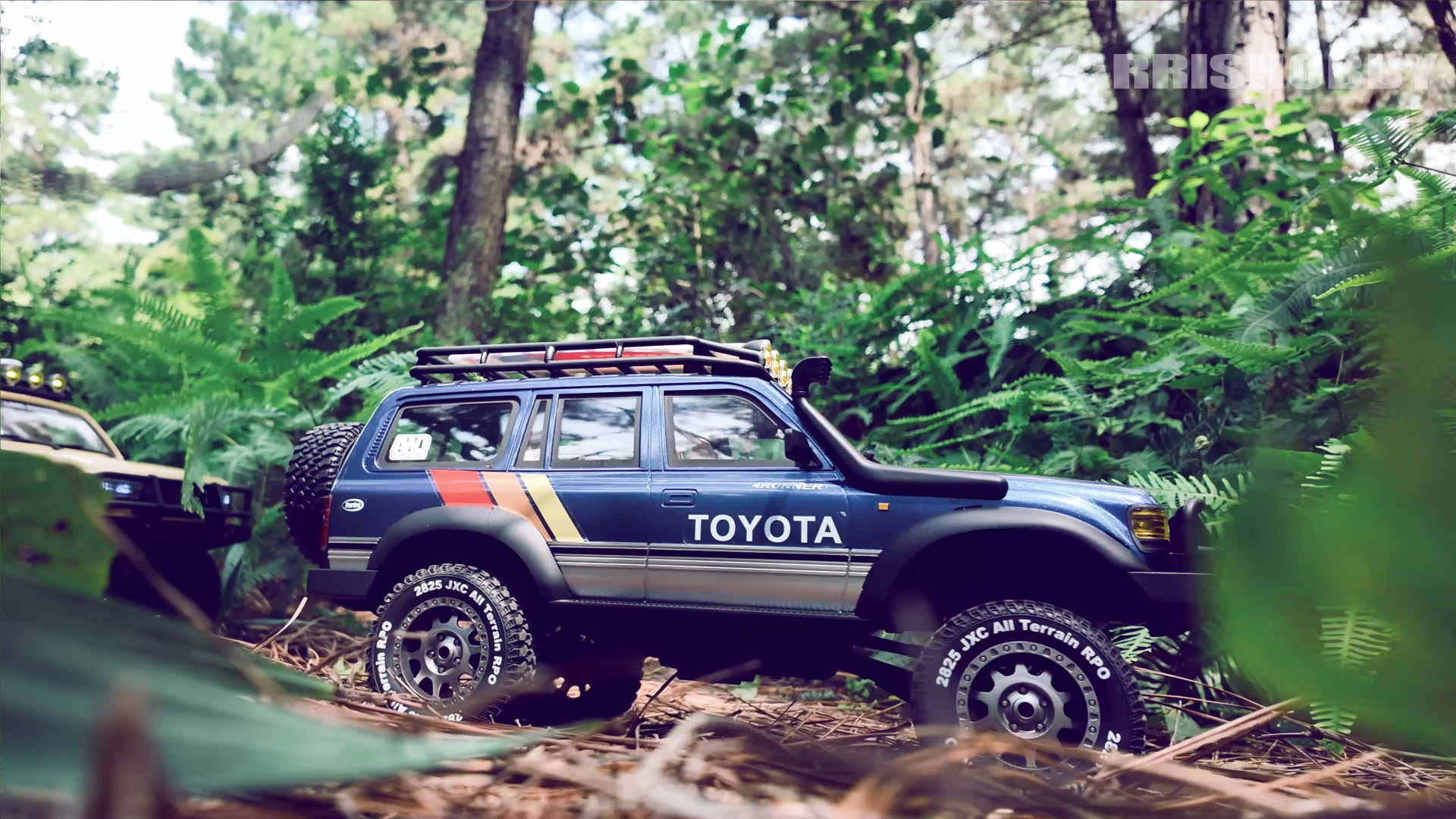 【公式ライセンス】1/12 RC ランドクルーザー LC80 クローラー 4WD Amazon.co.jp: JXC 1:12 ランドクルーザーLC80 Land Cruiser 80