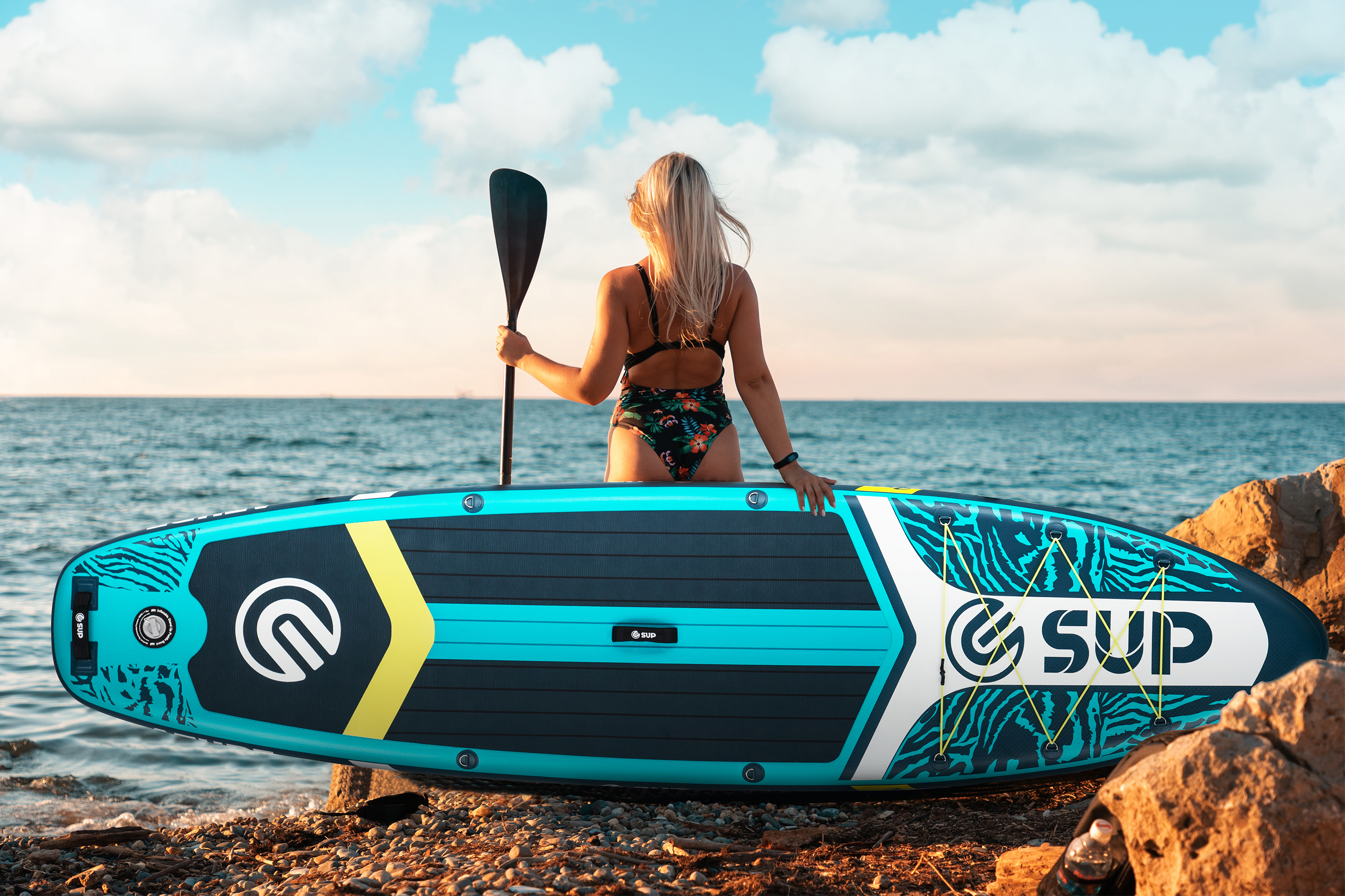 eSUP。　モーター付きSUP Amazon.com : ESUP Inflatable Stand Up Paddle Board with Cup seat