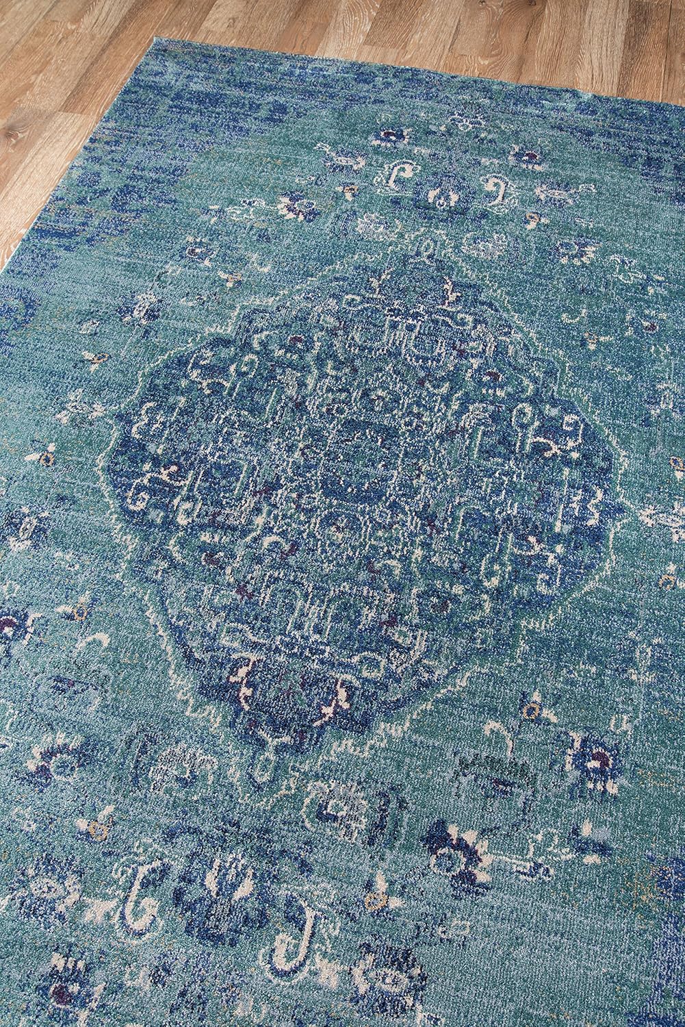 Momeni Rugs Amelia Collection Traditional Area Rug, 5'3" x 7'6", Denim Blue
