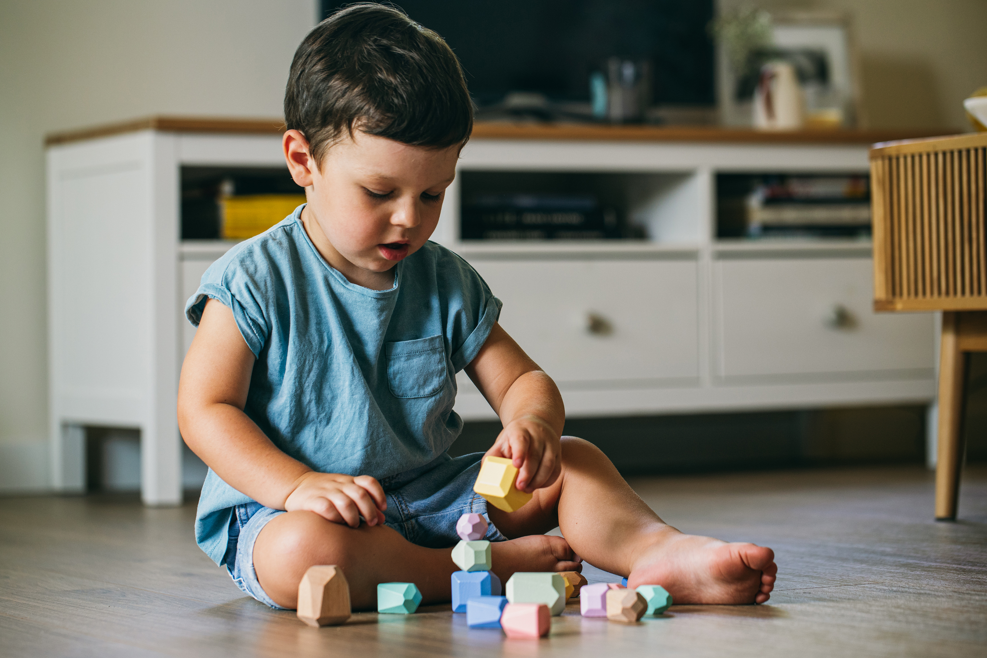 Pietre In Legno Per Impilare – Gioco Montessori 16 Pezzi FSC – Blocchi Colorati Per Sviluppo Motricità E Creatività