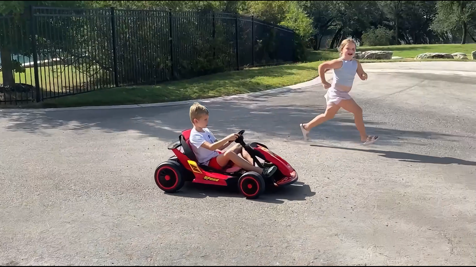 Amazon.com: Letsgoride 24V Electric Go Kart for Kids, Drift Kart