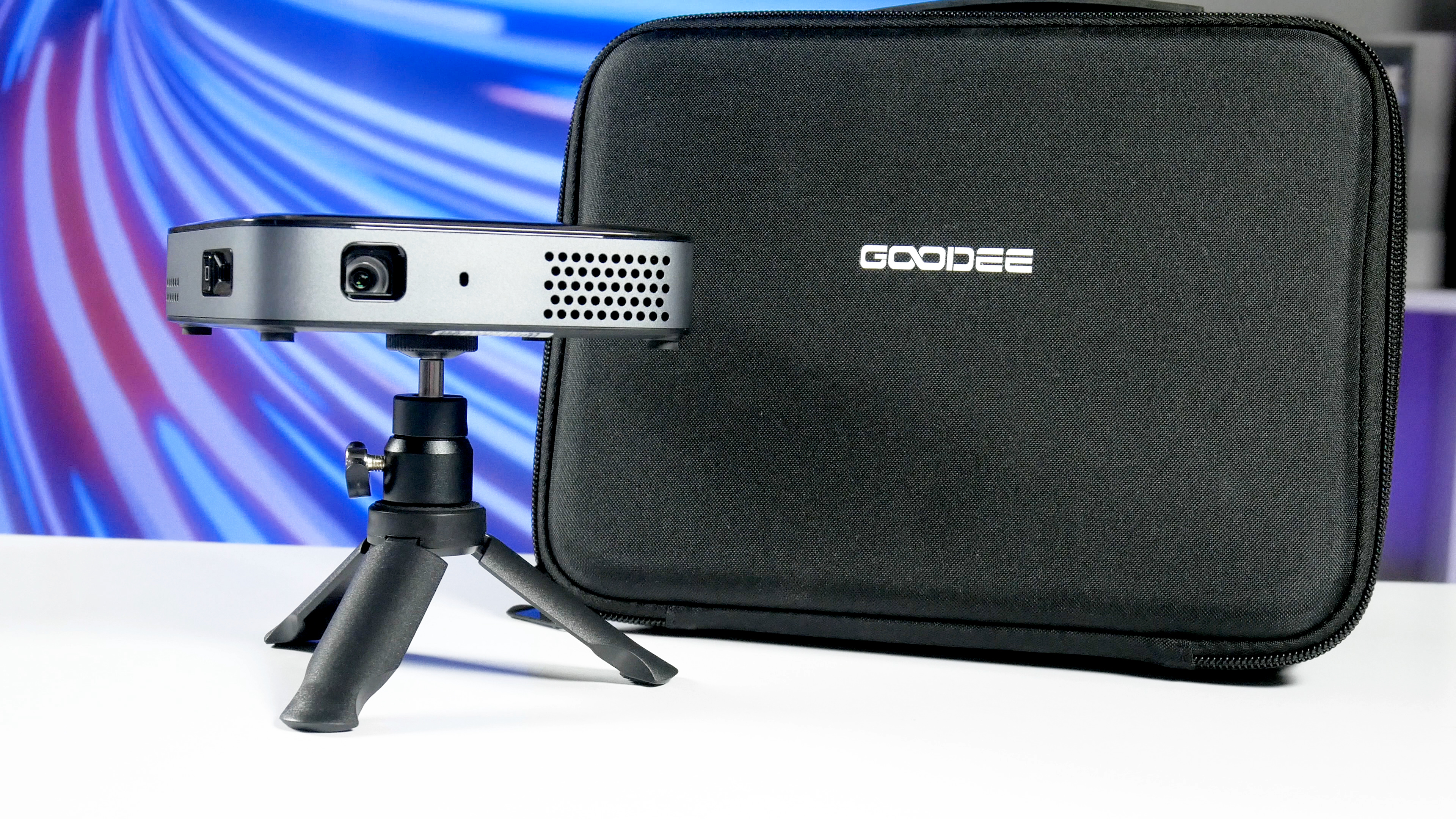 新品 未開封 GooDee プロジェクター 1080PフルHD＆1677万色 新品 未開封 GooDee プロジェクター 1080PフルHD＆1677万色