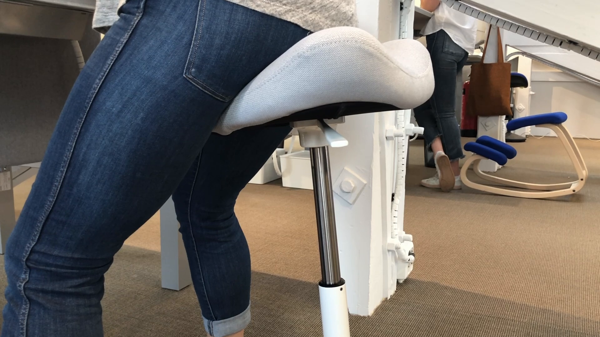 Amazon.com: Varier Move Tilting Saddle Stool (Dark Grey Revive