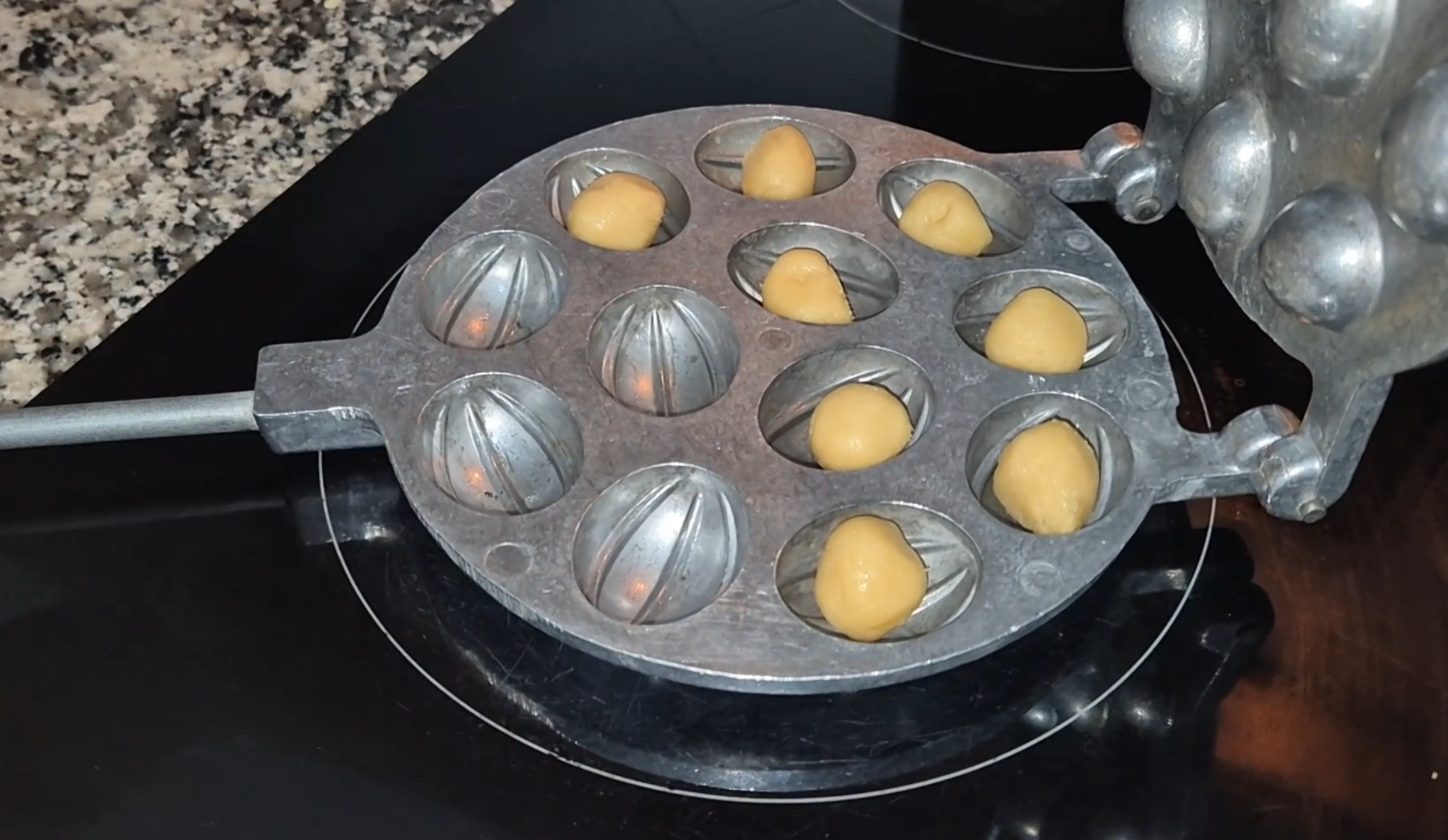 Amazon.com: Walnut Cookie Mold Maker 12 - Oreshki Mold Maker