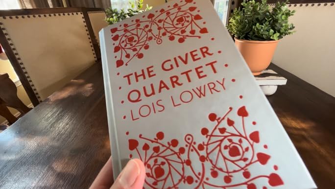 THE GIVER QUARTET LOIS LOWRY洋書 Amazon.com: The Giver Quartet Box Set: The Giver, Gathering