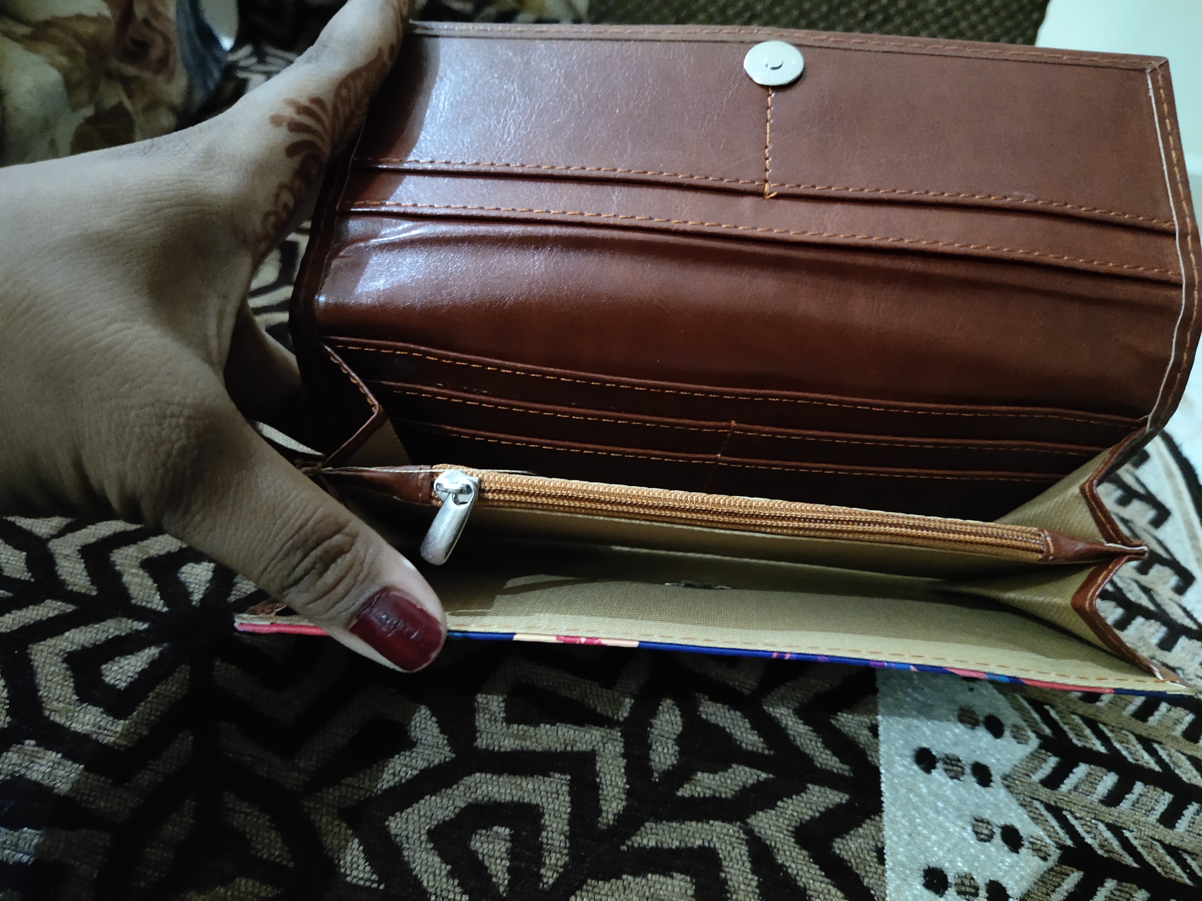 ShopMantra Vegan Leather Wallet For Women - Trifold With Card Slots, Magnetic Closure, Gift Box